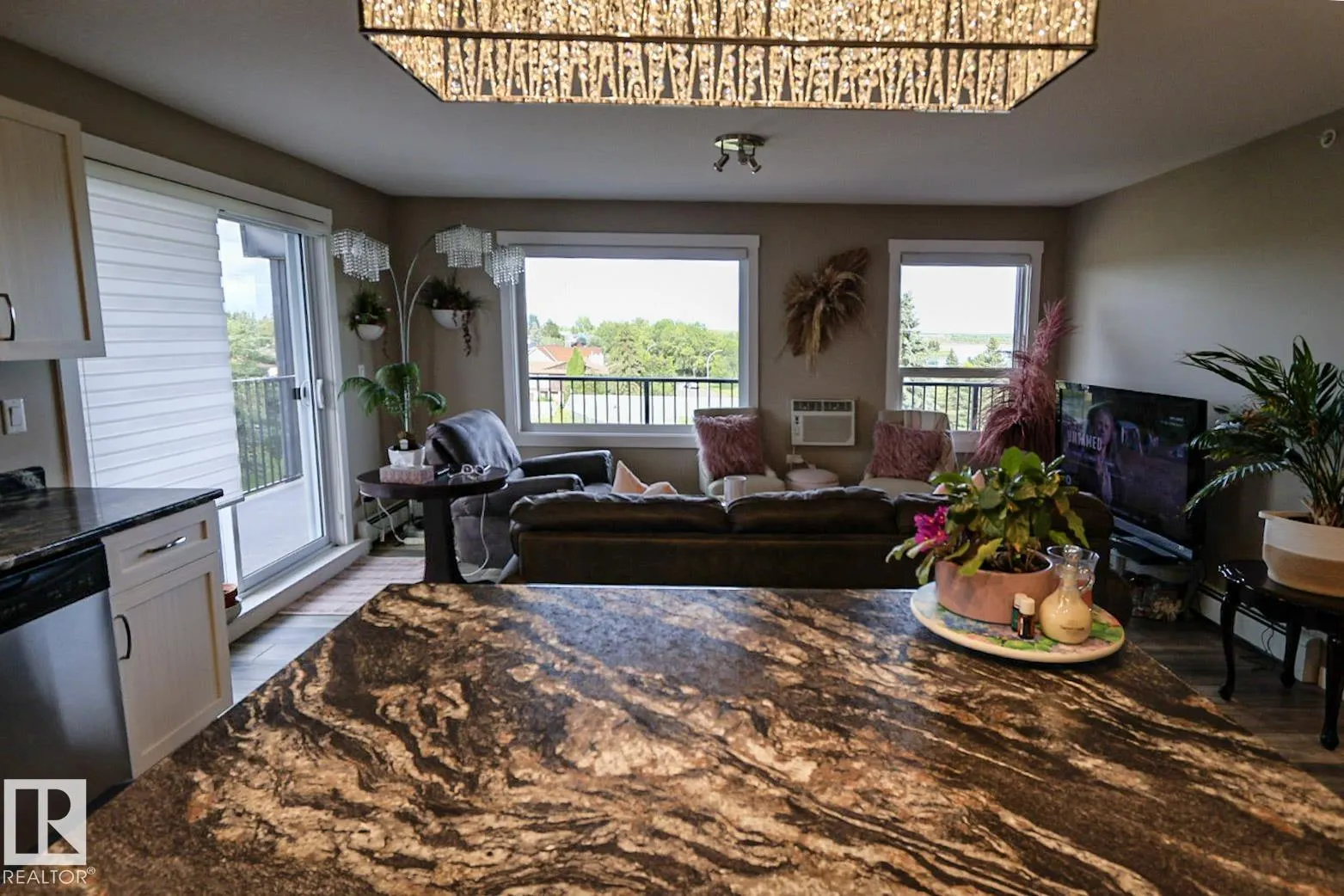 #404 4614B Lakeshore Dr