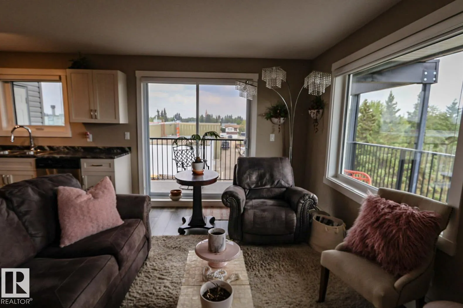 #404 4614B Lakeshore Dr