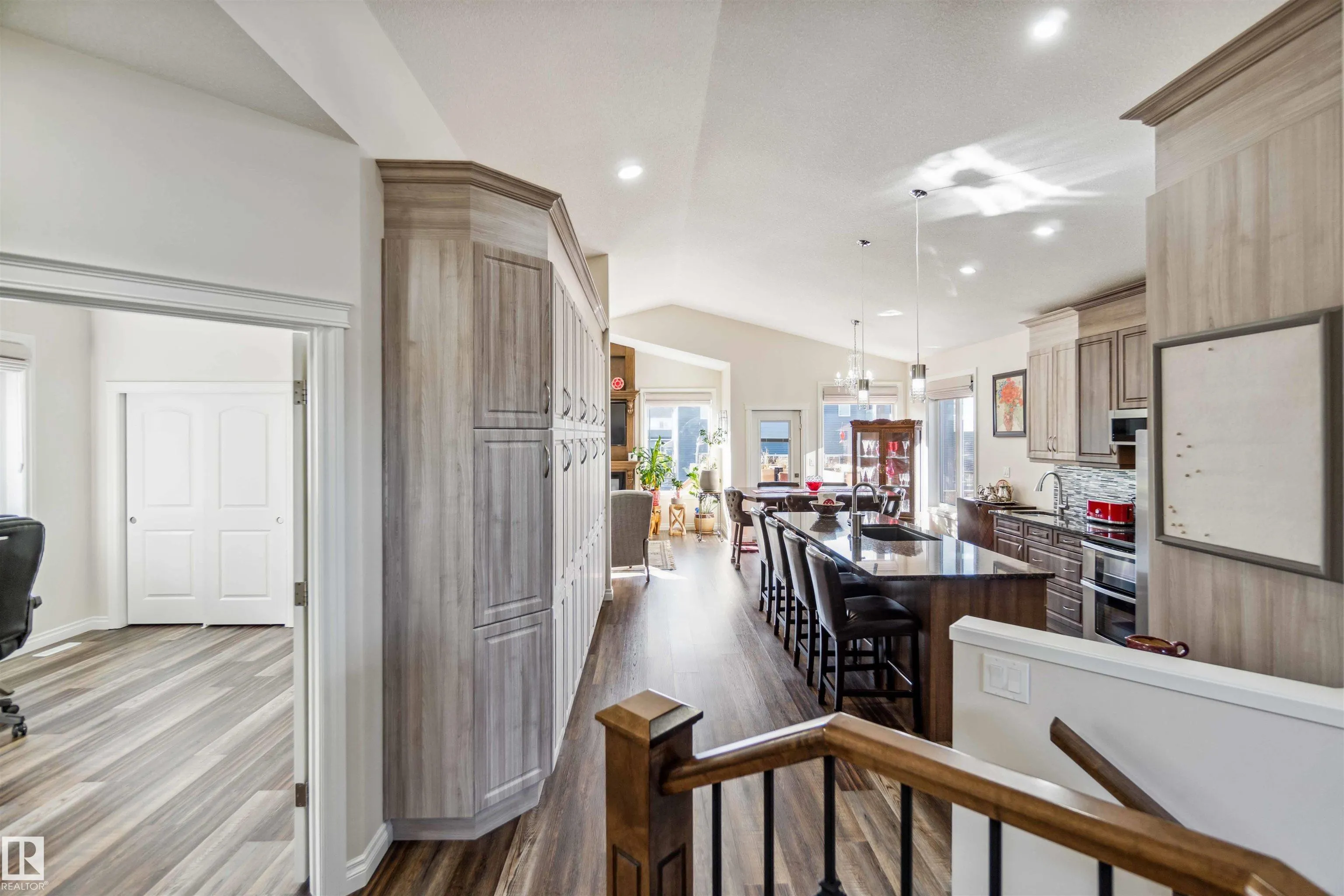 71 RATELLE Circle