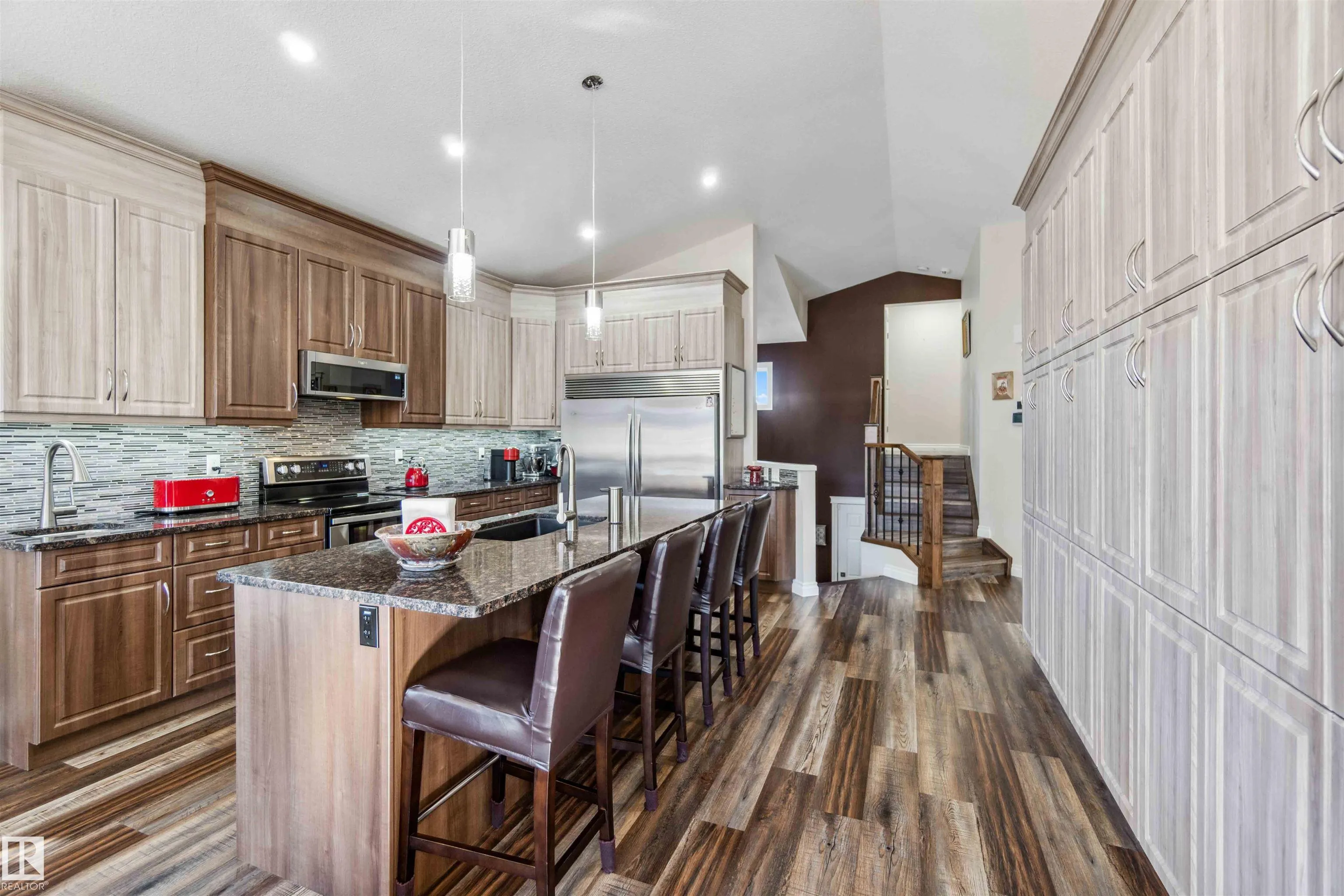 71 RATELLE Circle