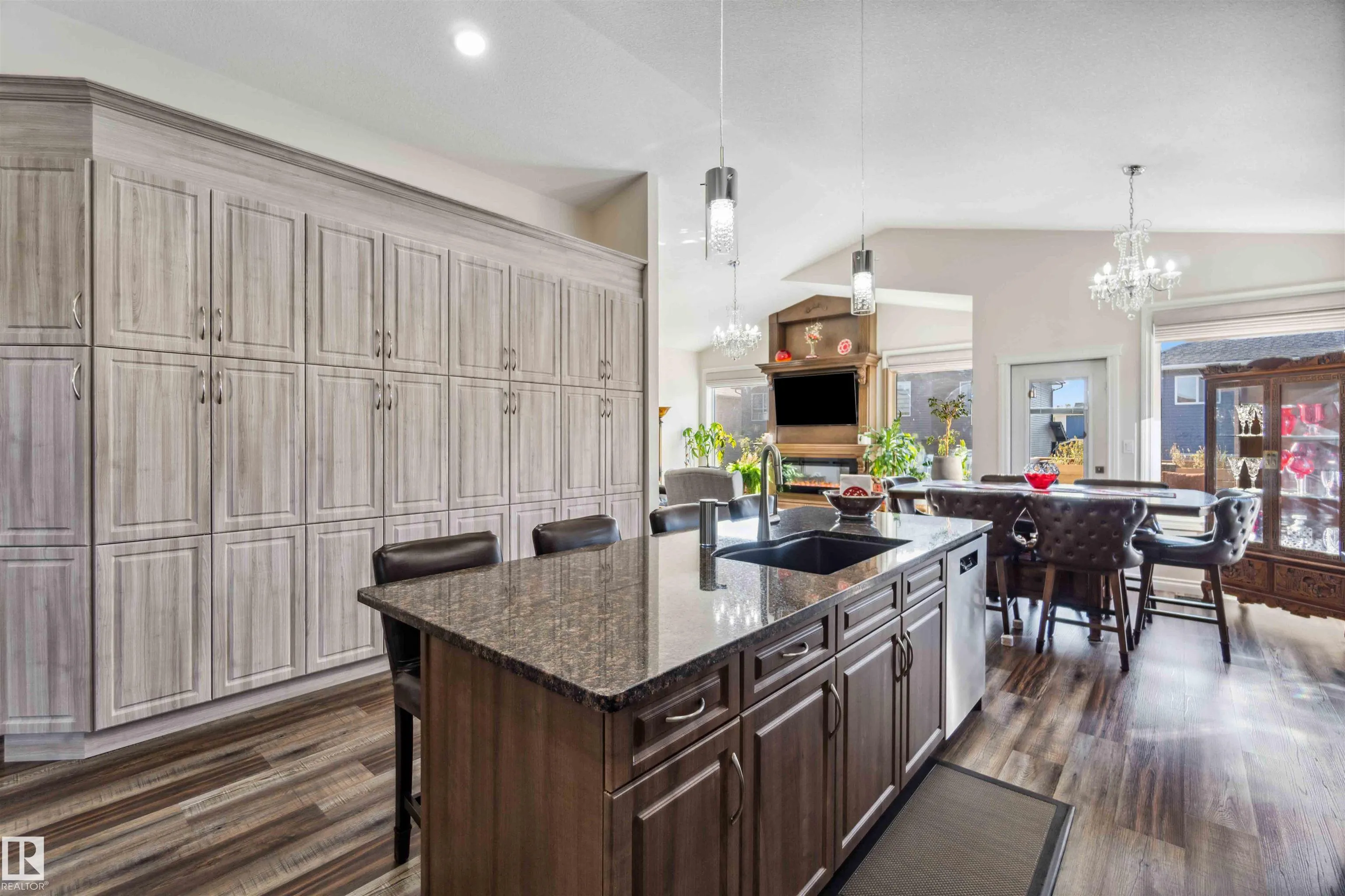71 RATELLE Circle