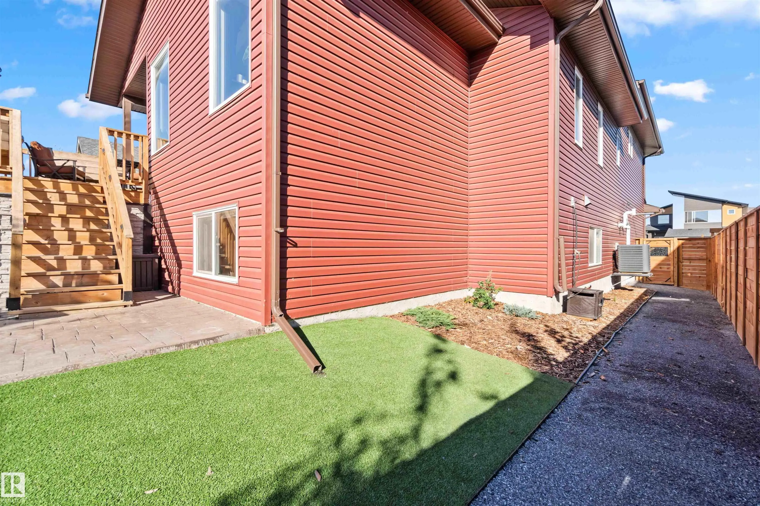 71 RATELLE Circle