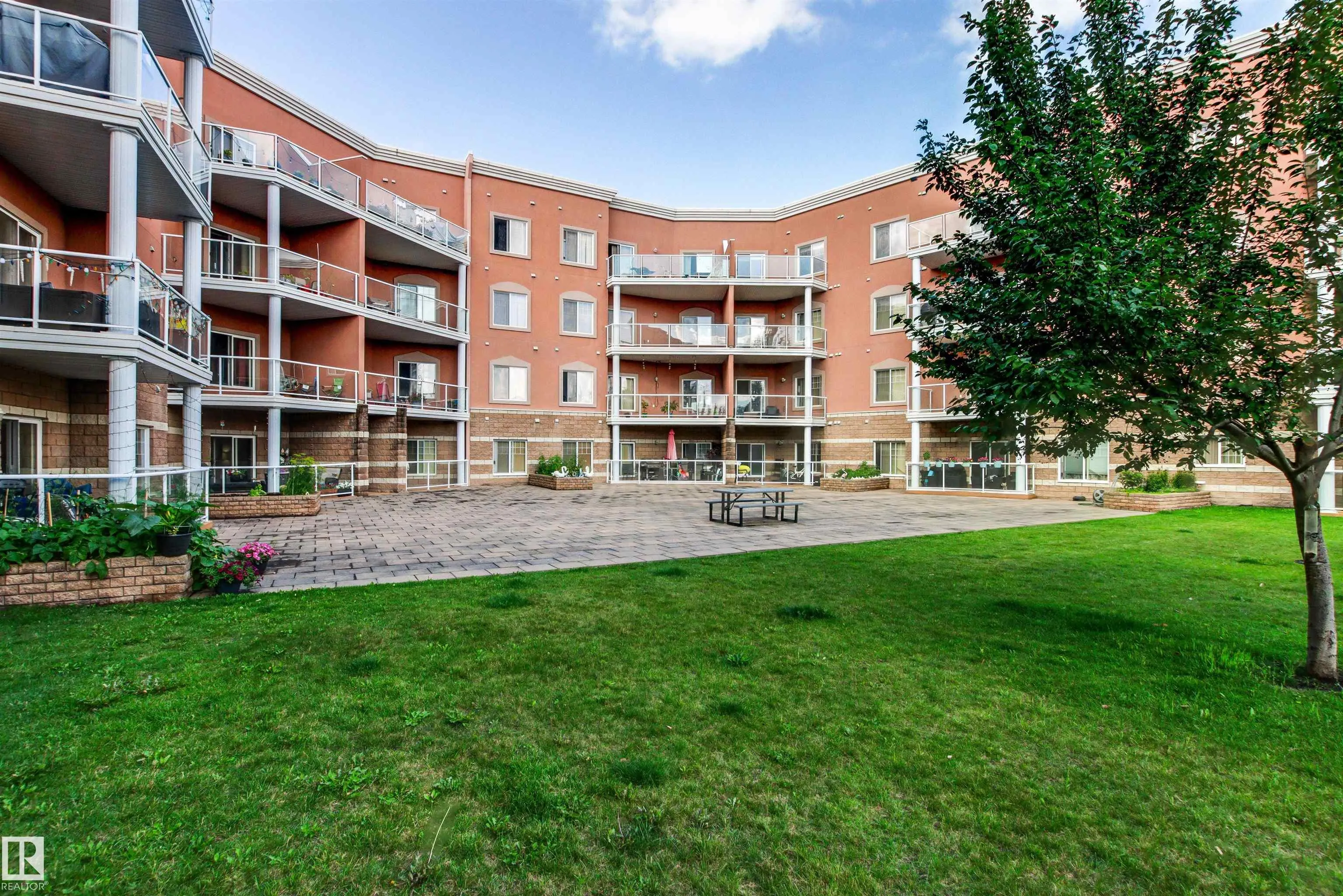 263 MACEWAN Road
