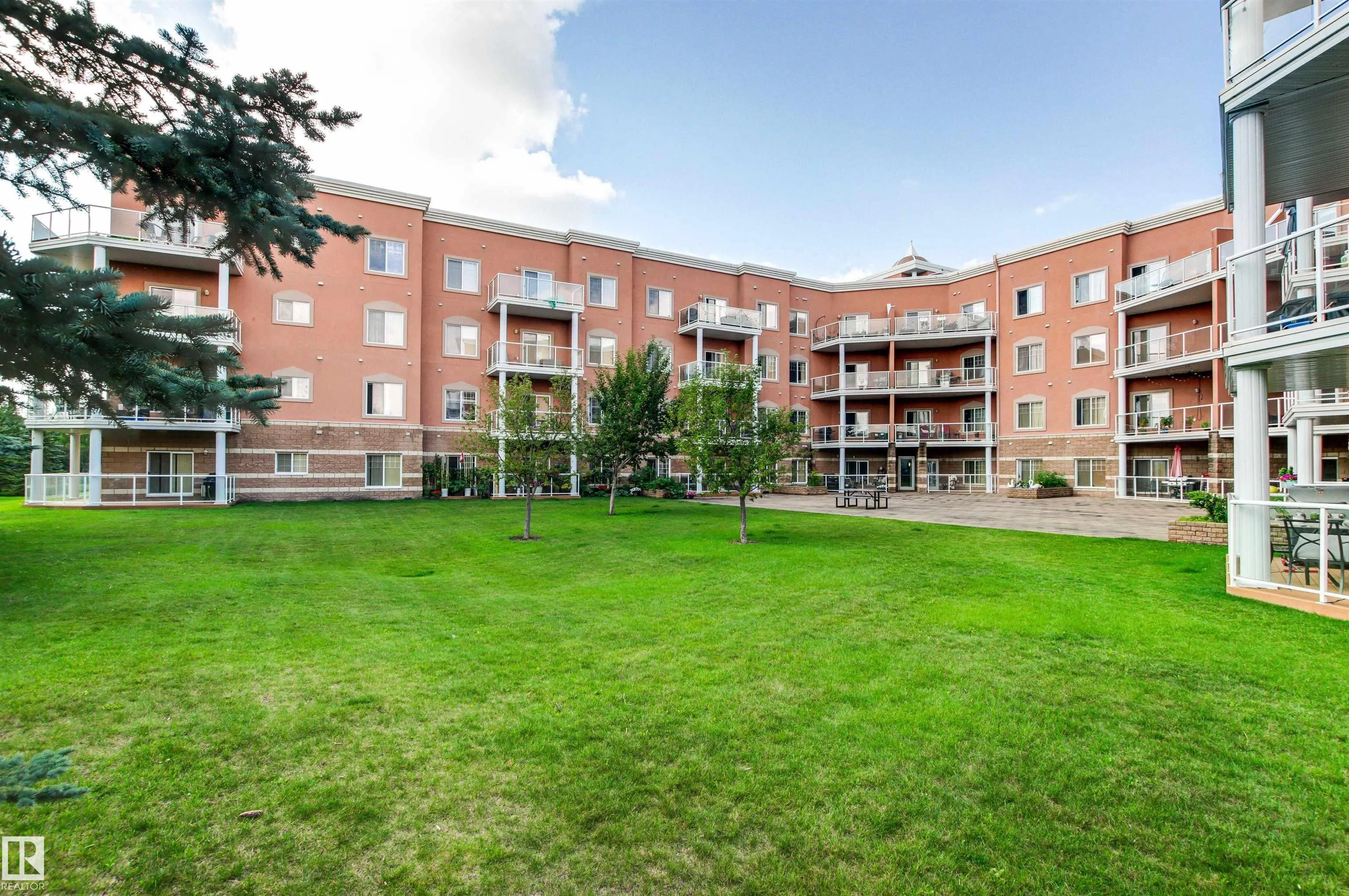 263 MACEWAN Road