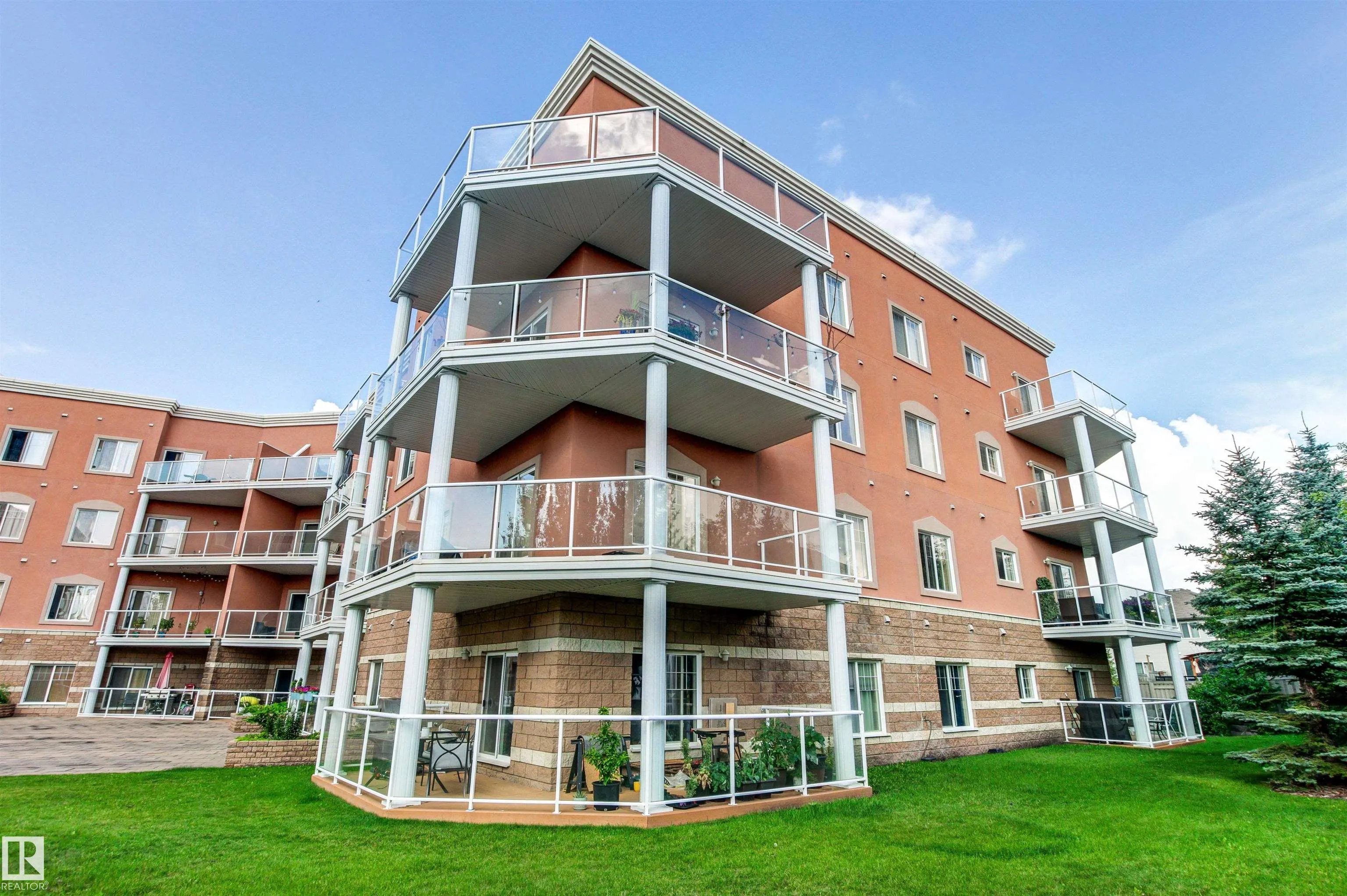 263 MACEWAN Road