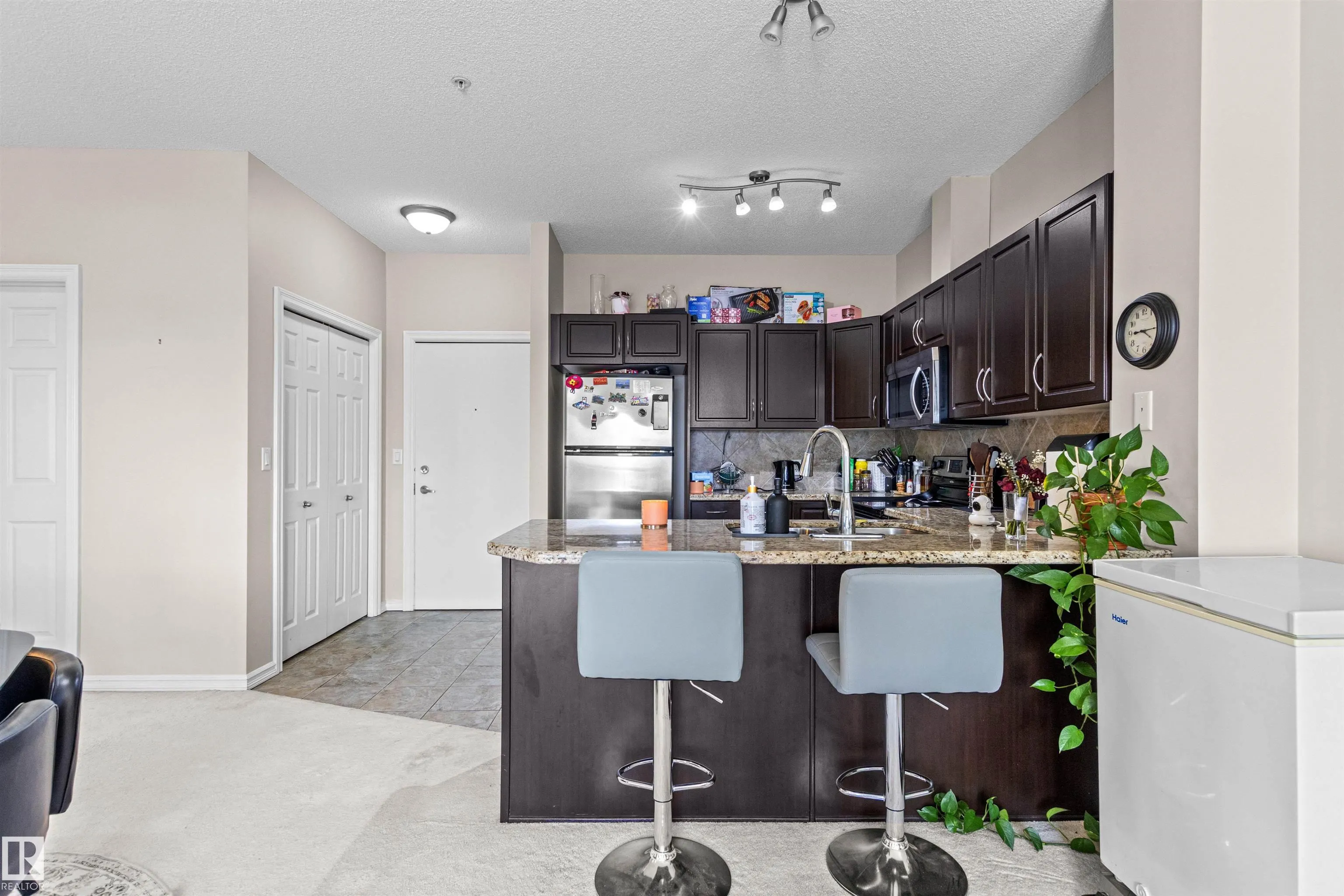 263 MACEWAN Road