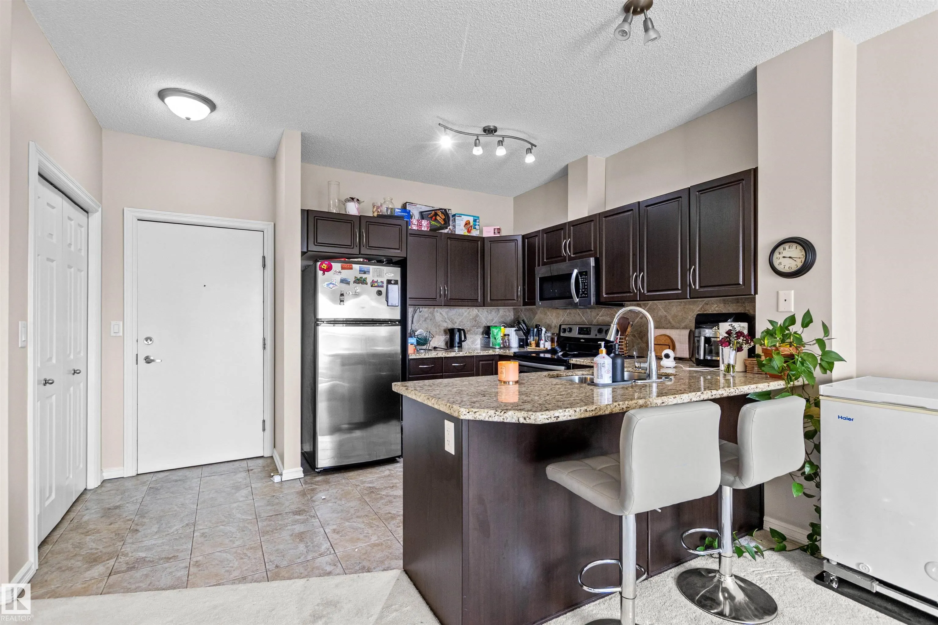 263 MACEWAN Road