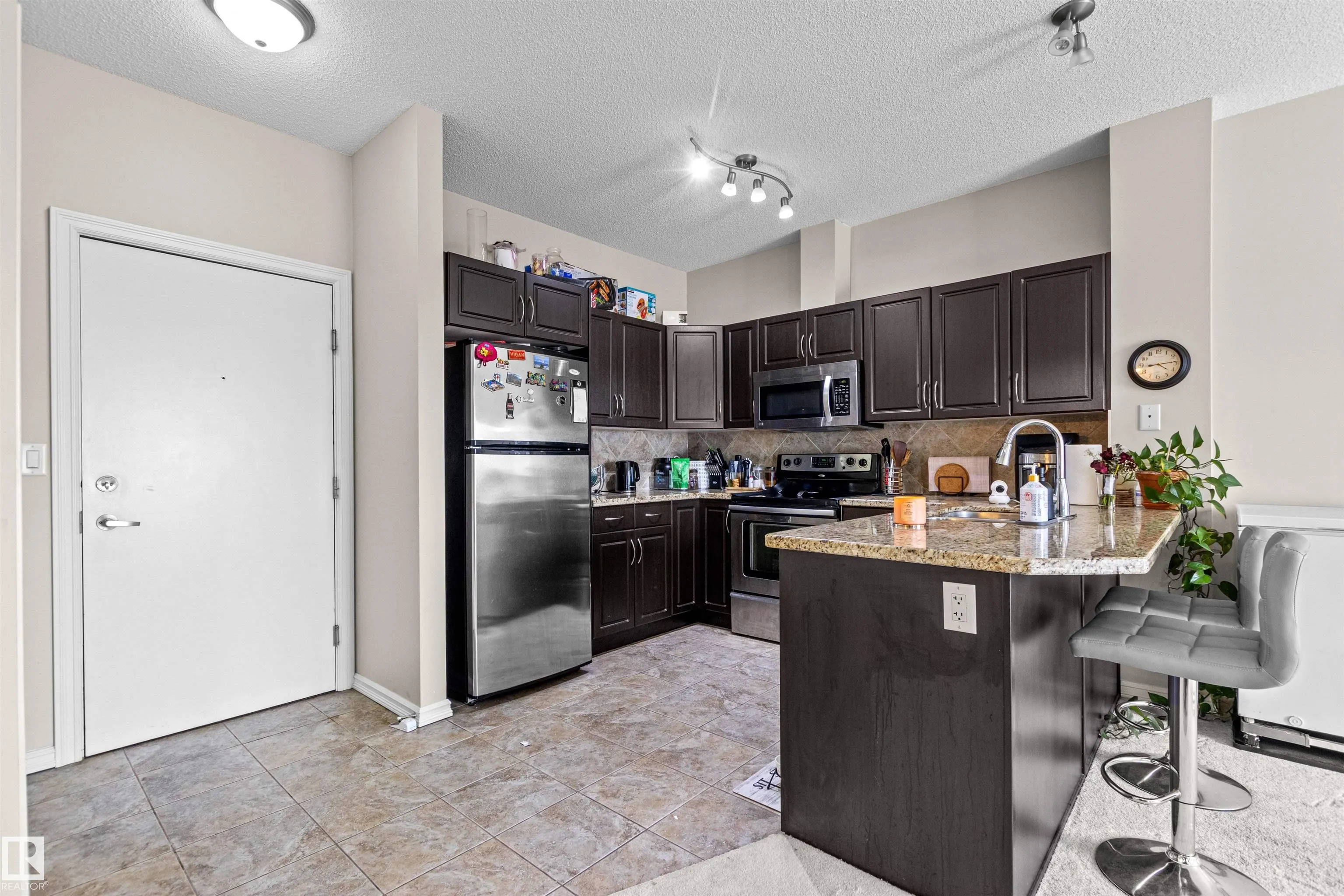 263 MACEWAN Road