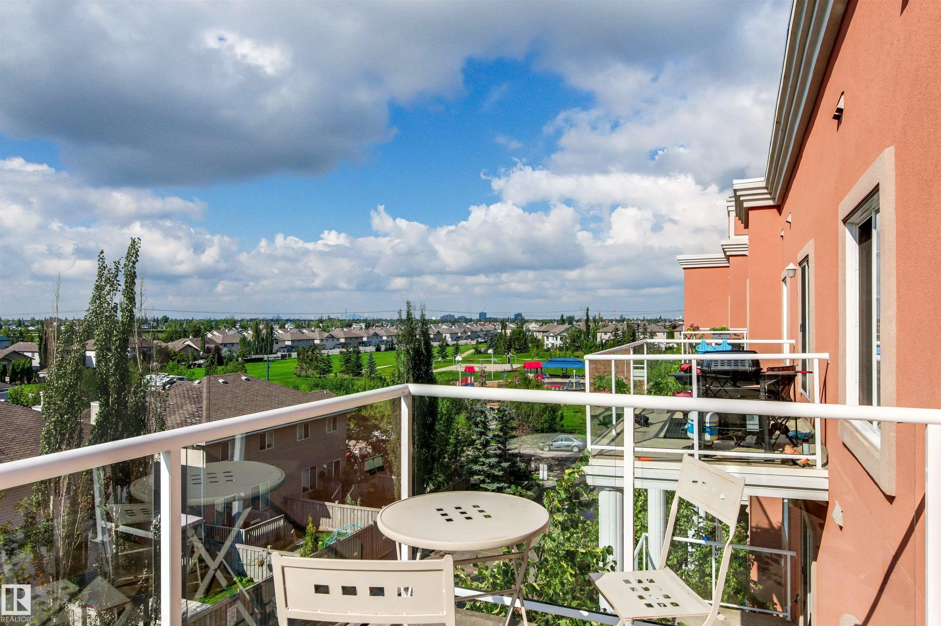 263 MACEWAN Road