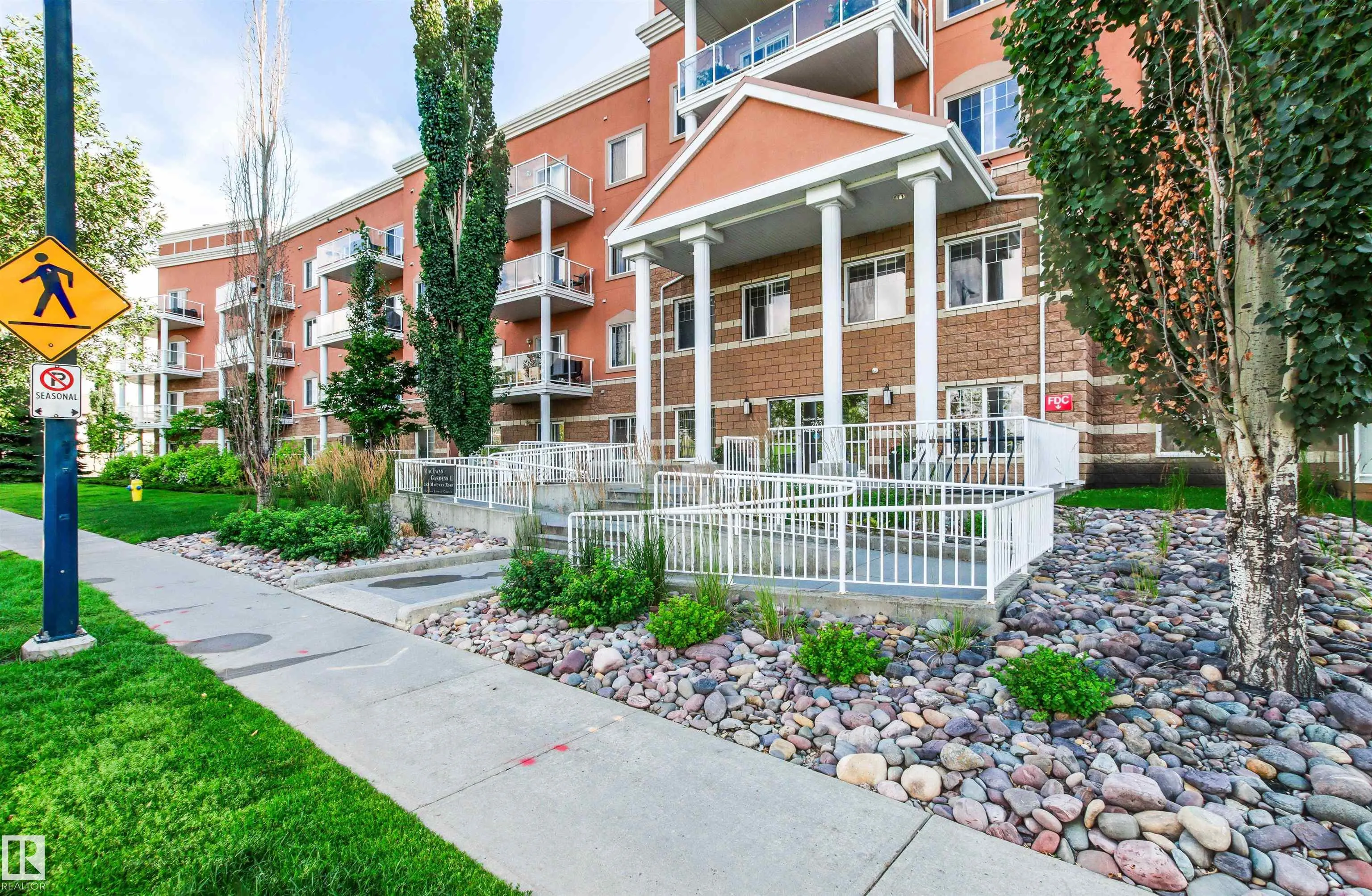 263 MACEWAN Road