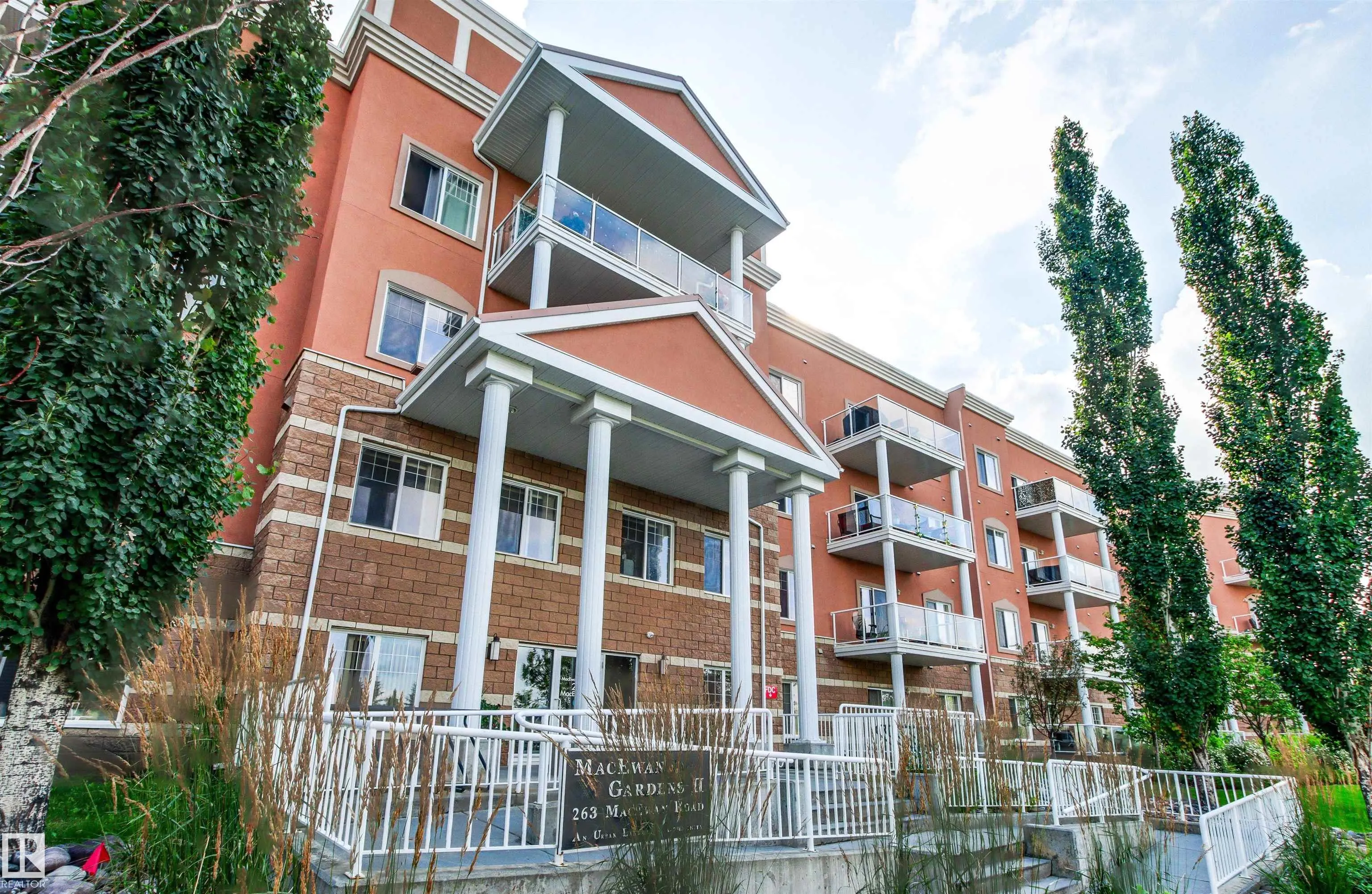 263 MACEWAN Road