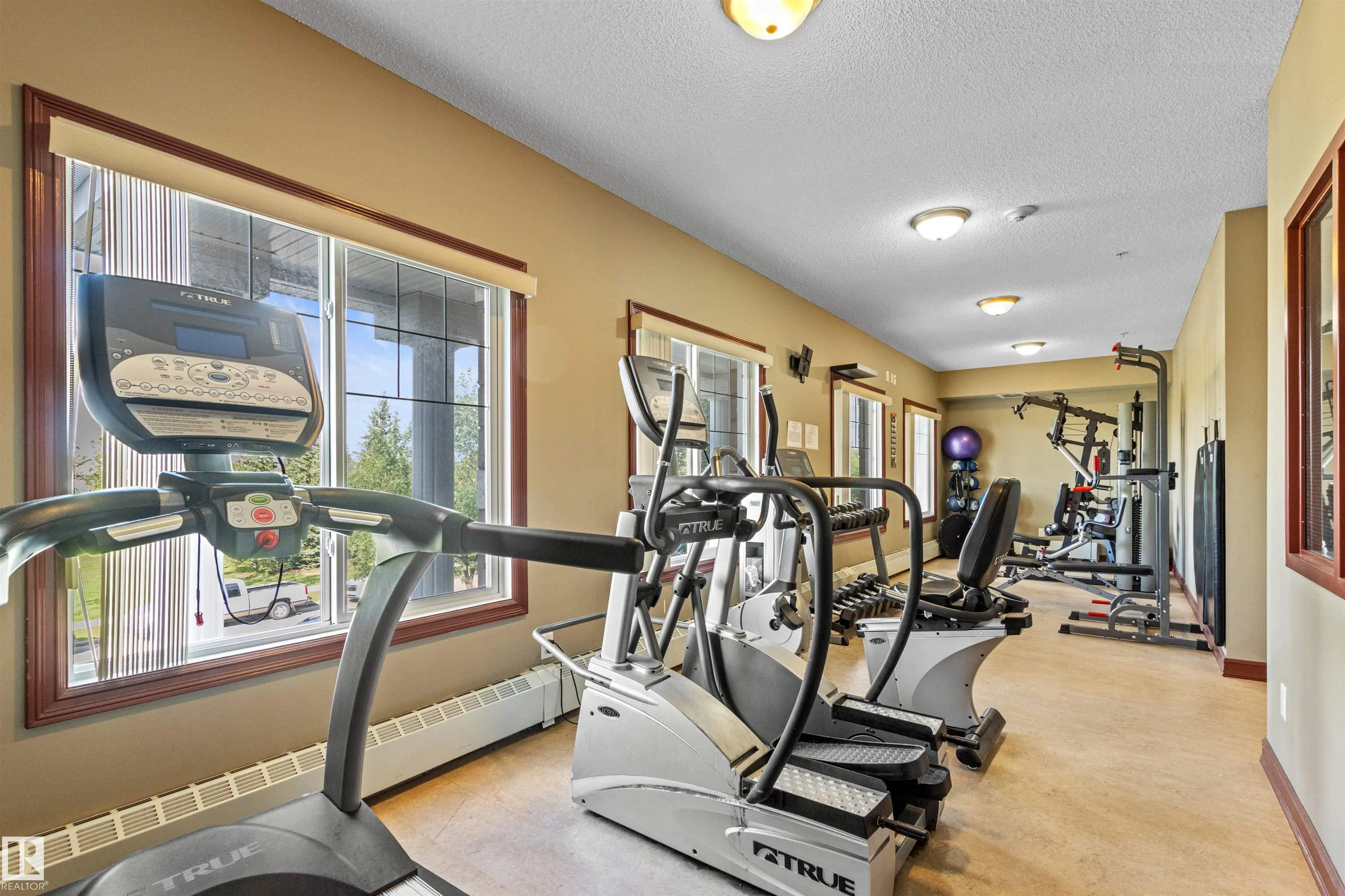 263 MACEWAN Road