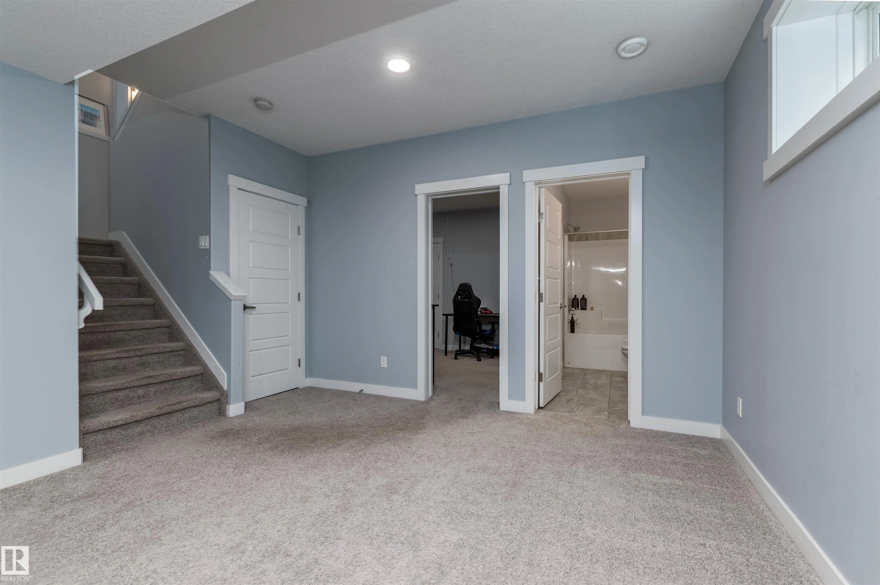 44 AINSLEY Way