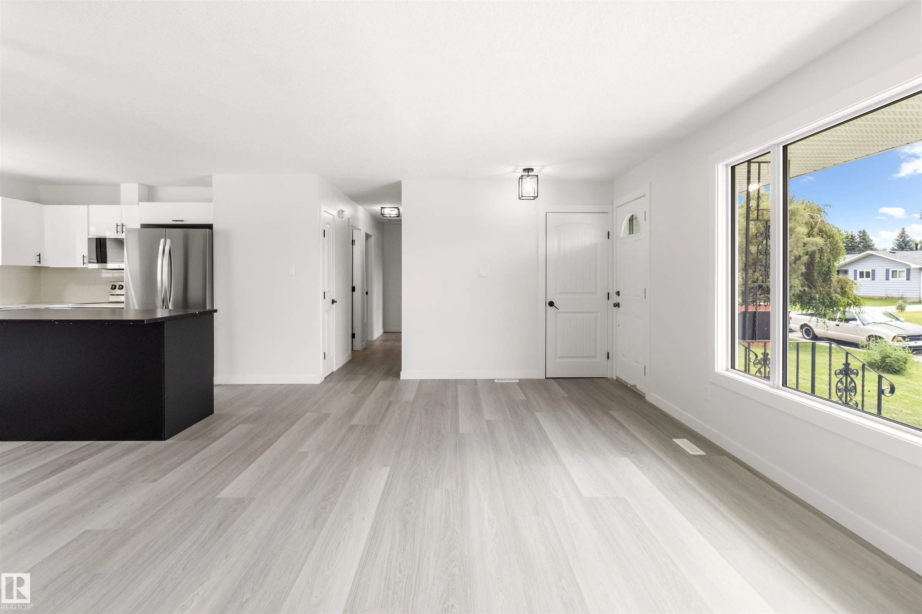 875 JUNIPER Avenue
