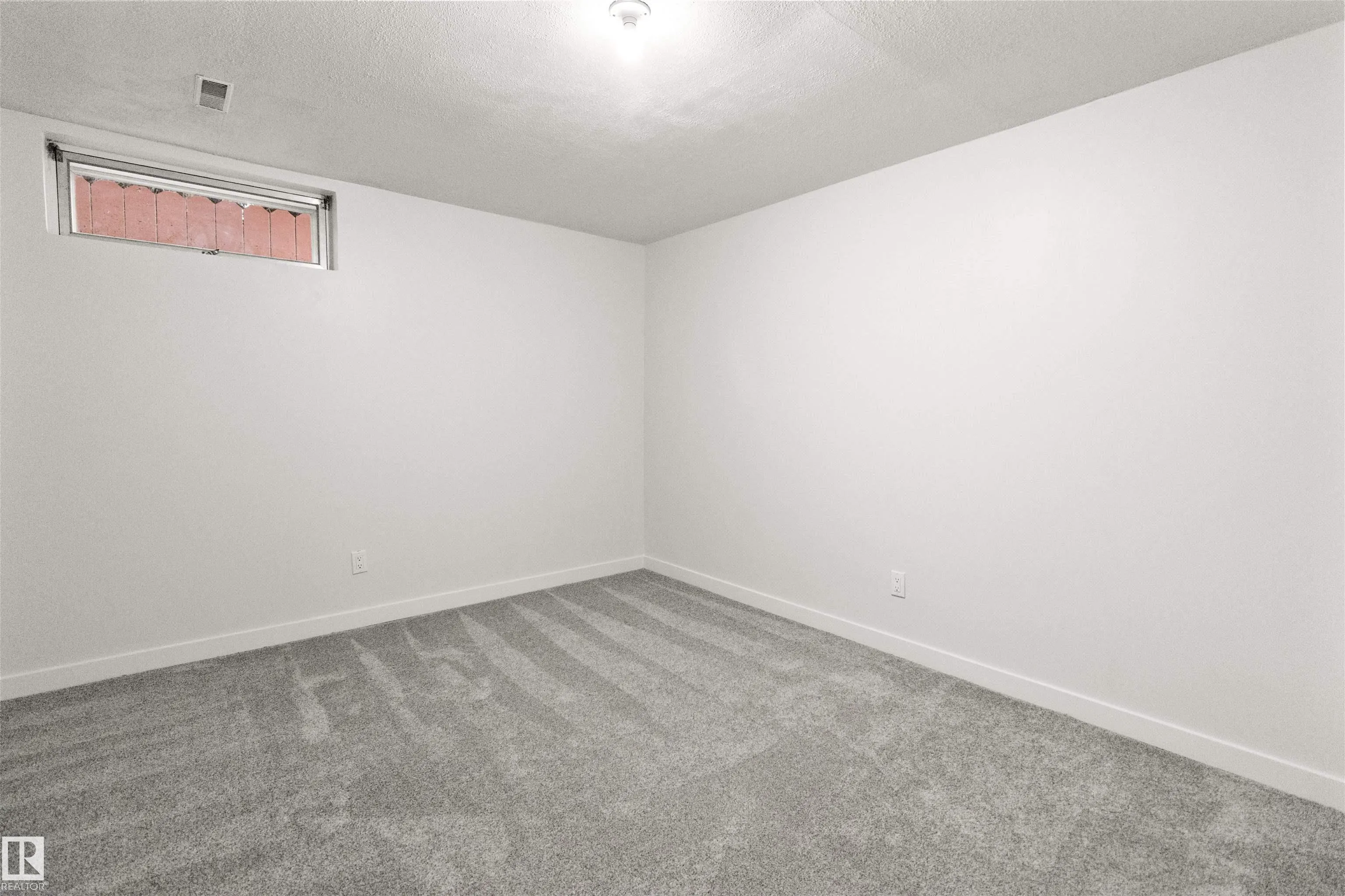 875 JUNIPER Avenue