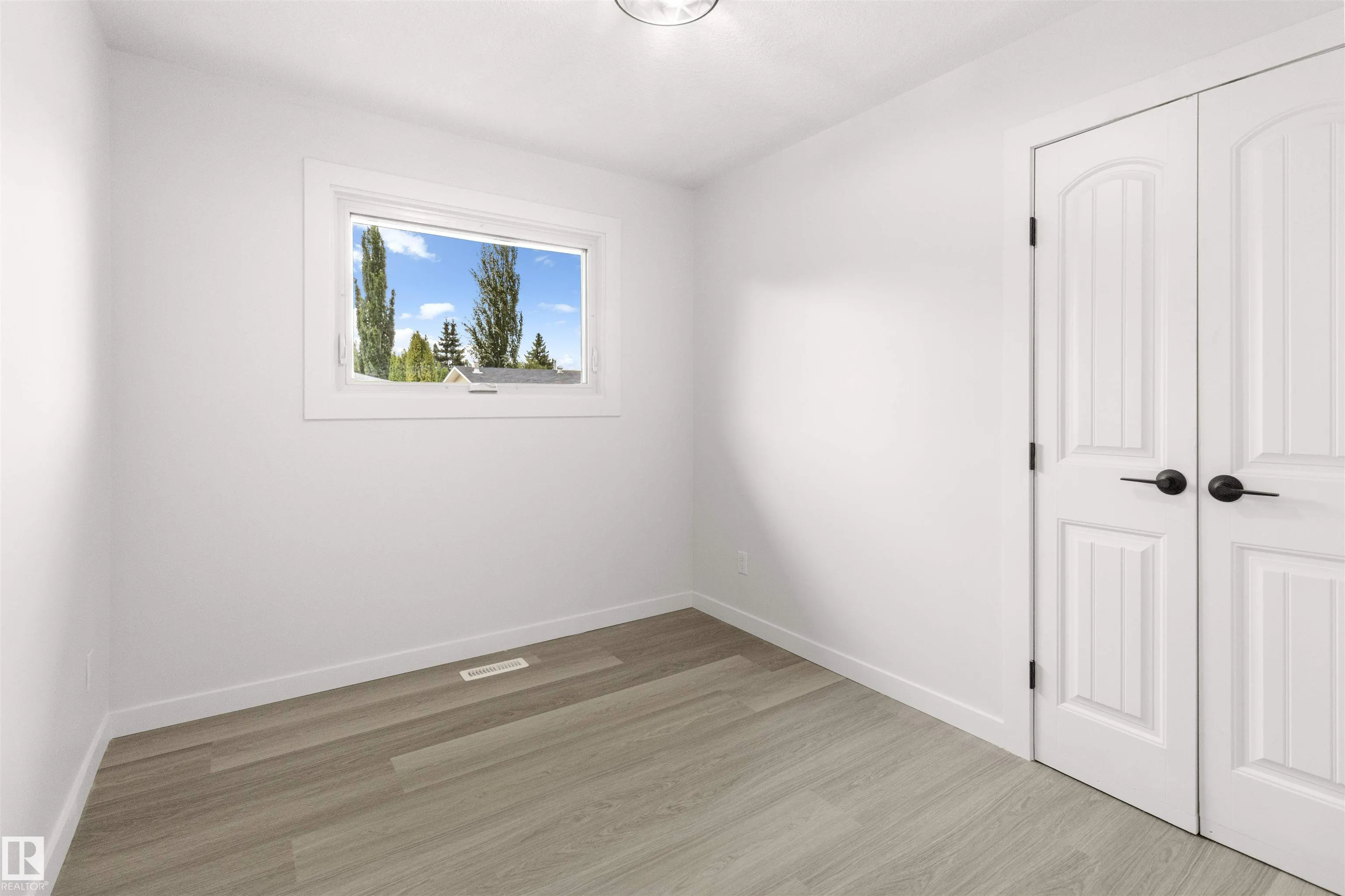 875 JUNIPER Avenue