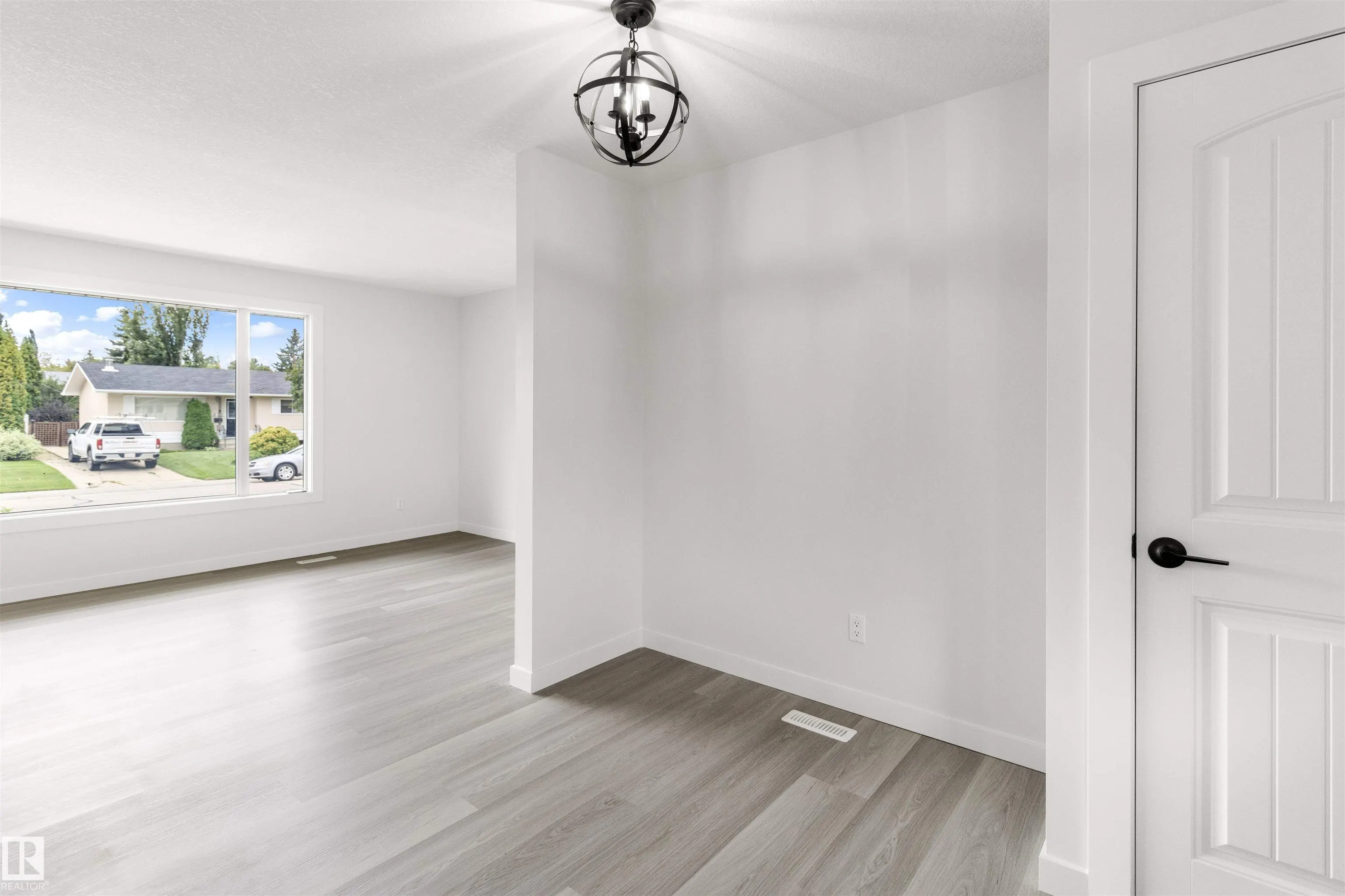 875 JUNIPER Avenue
