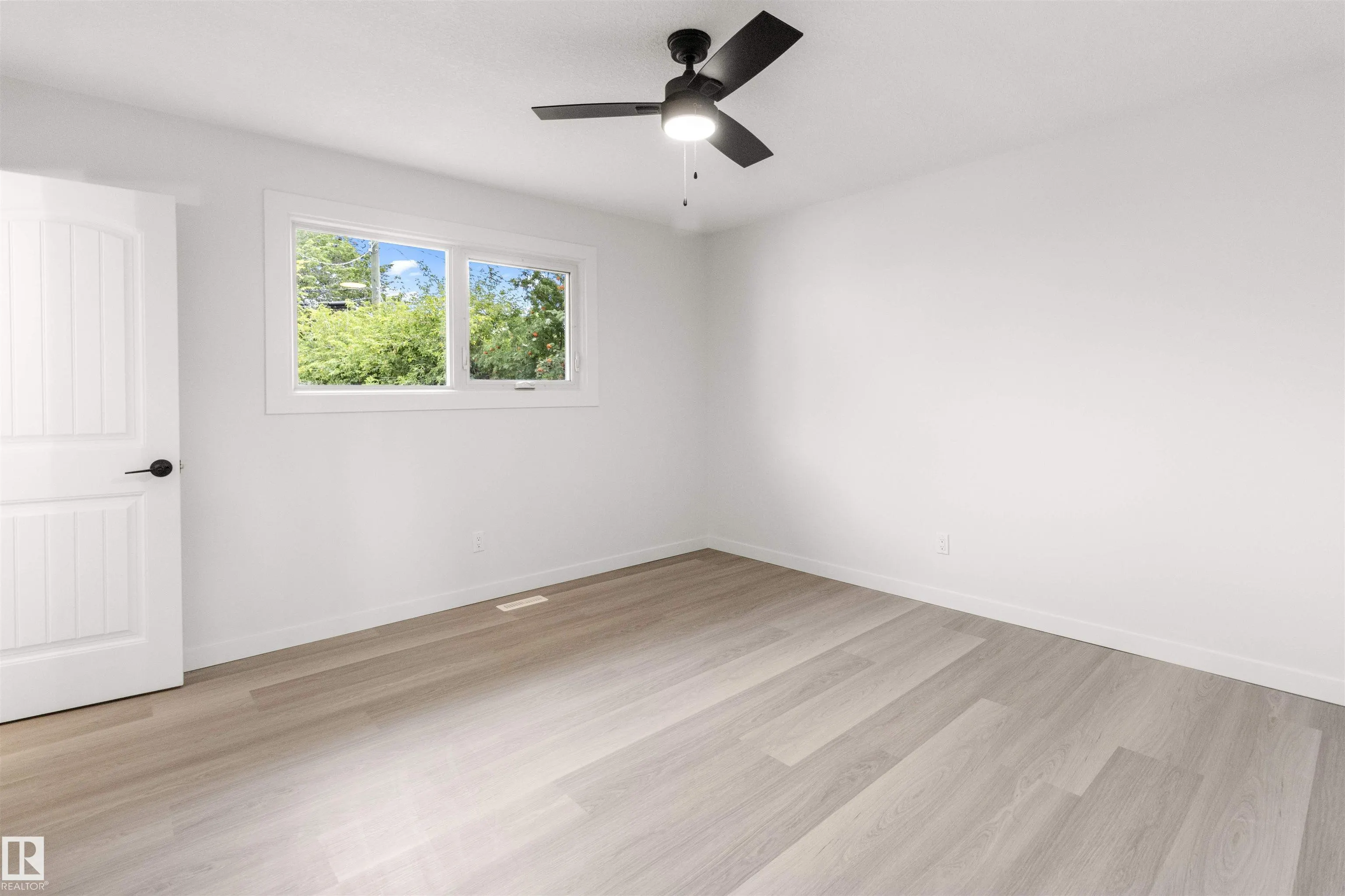875 JUNIPER Avenue