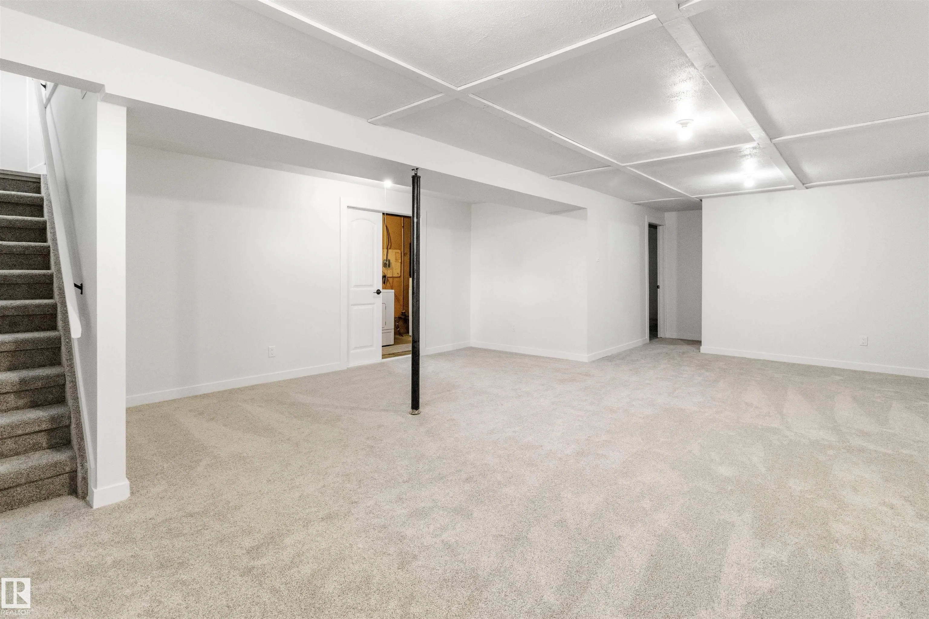 875 JUNIPER Avenue
