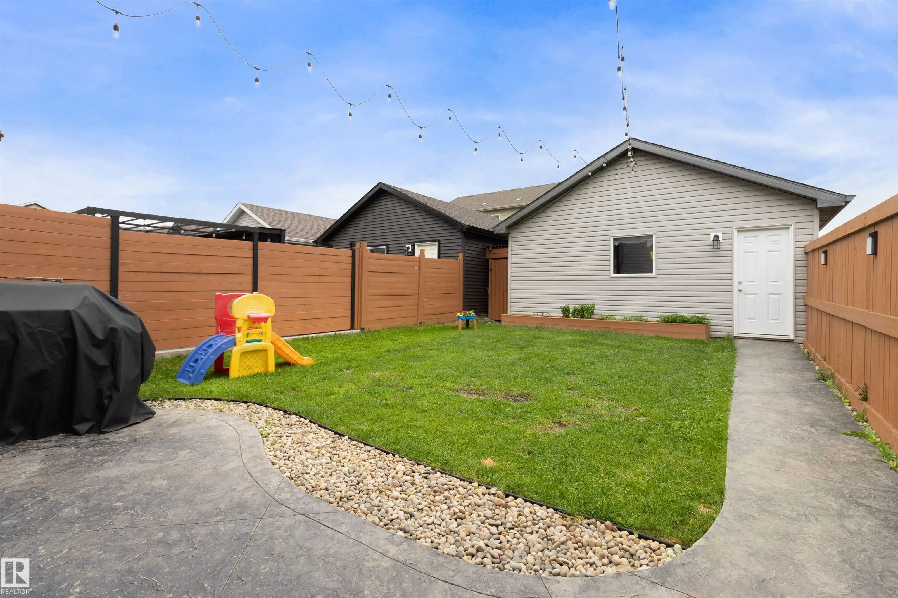 2654 MAPLE Way
