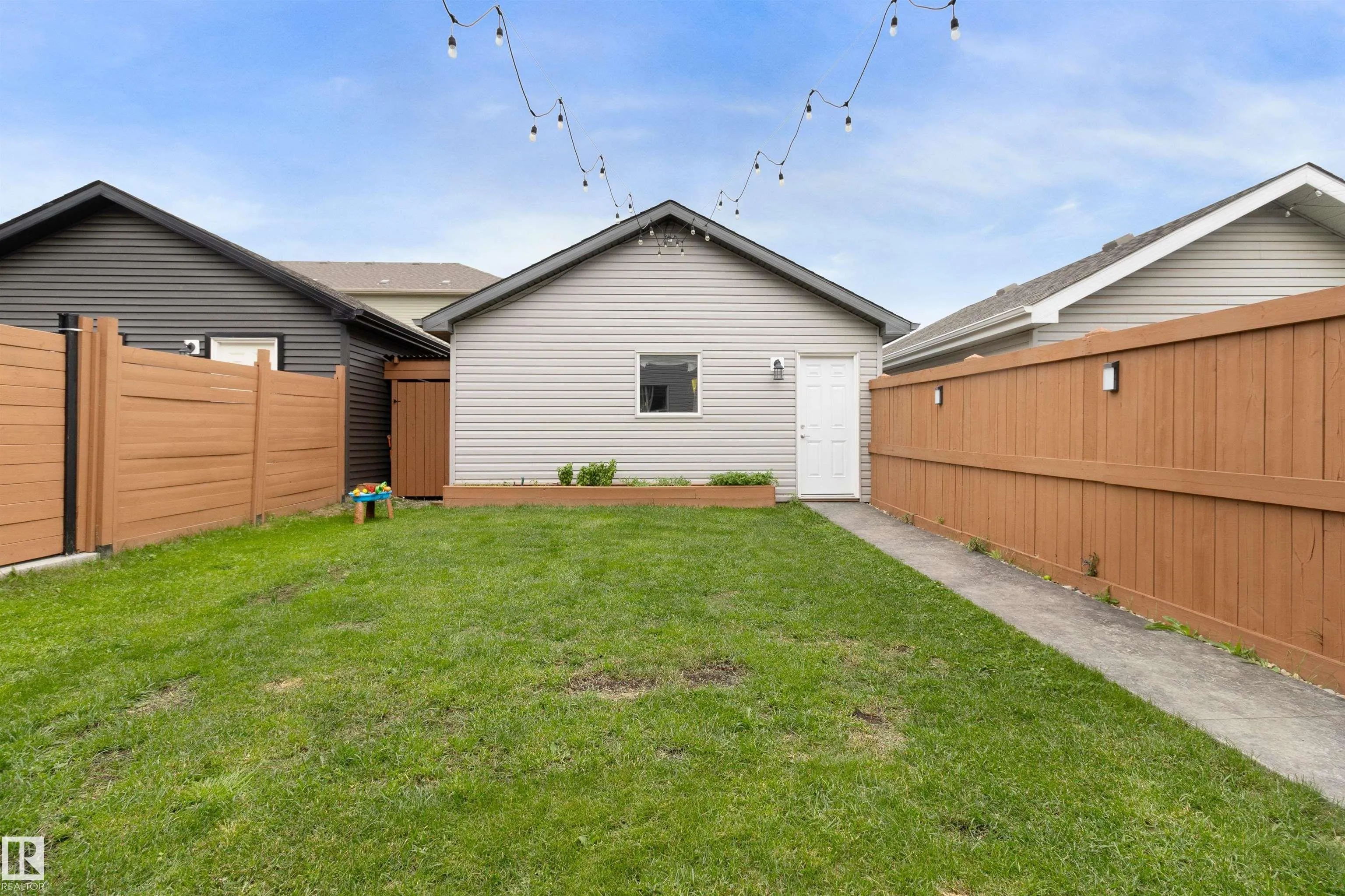 2654 MAPLE Way