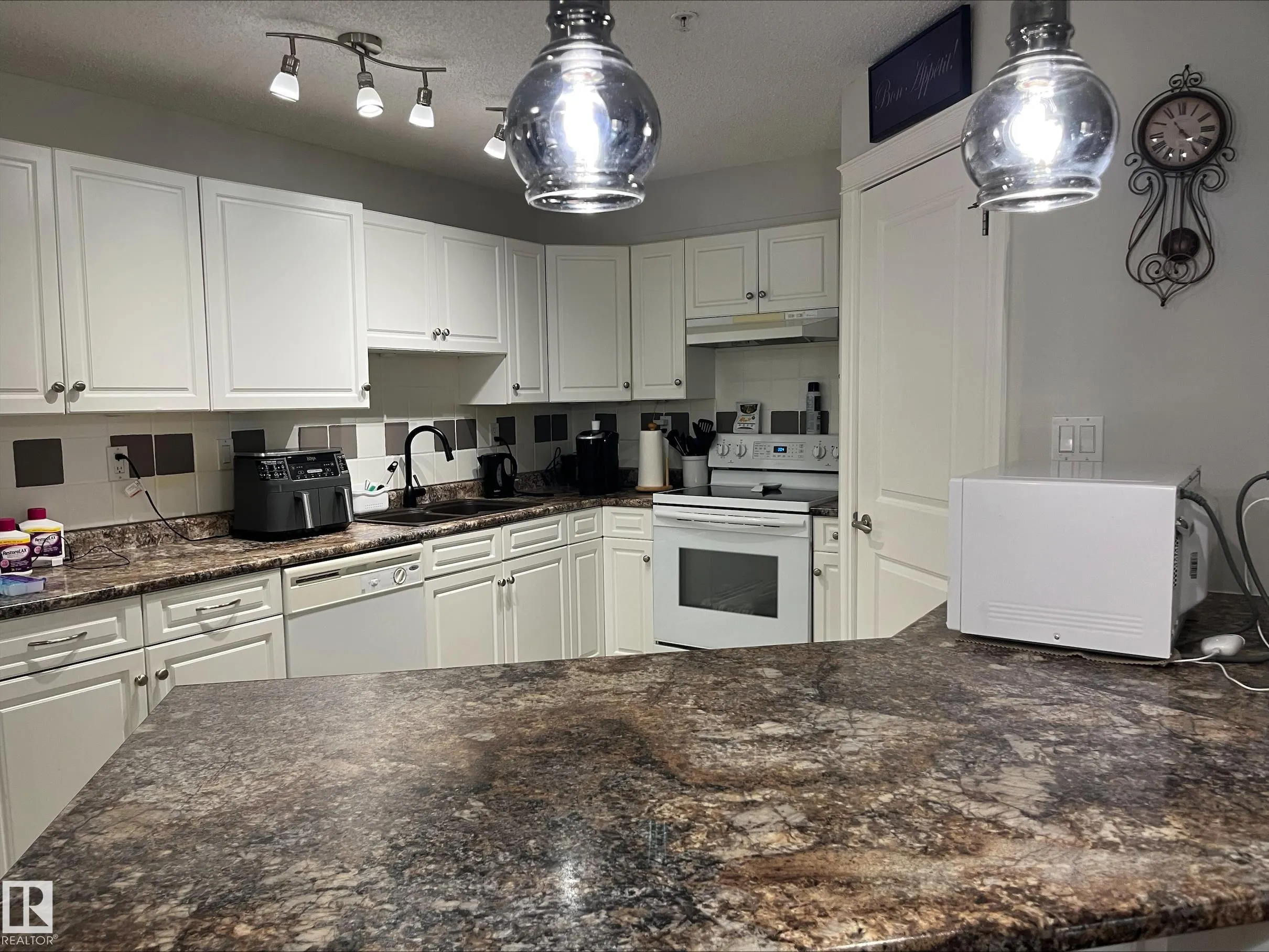 6 SPRUCE RIDGE Drive