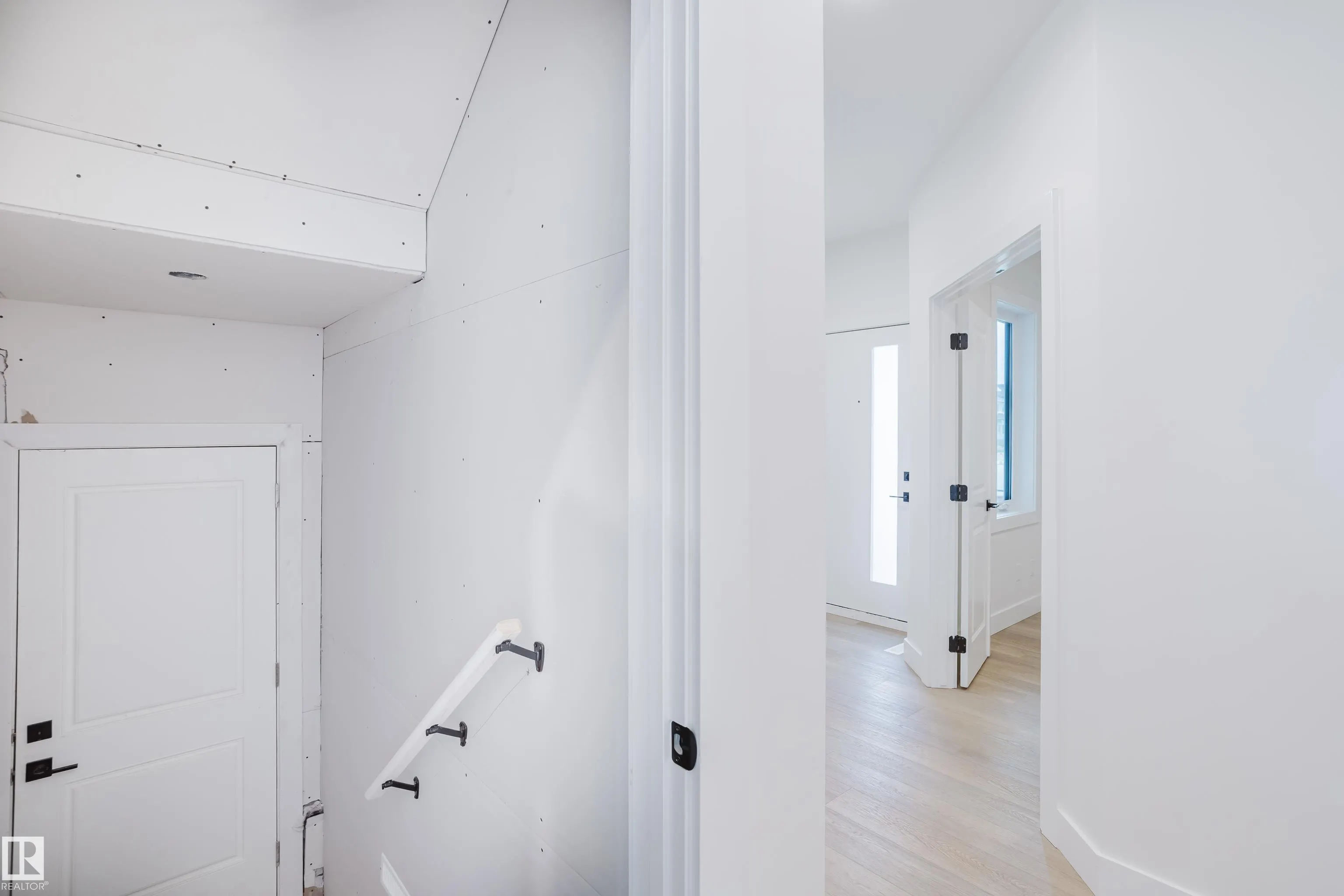 53 RENWYCK Place