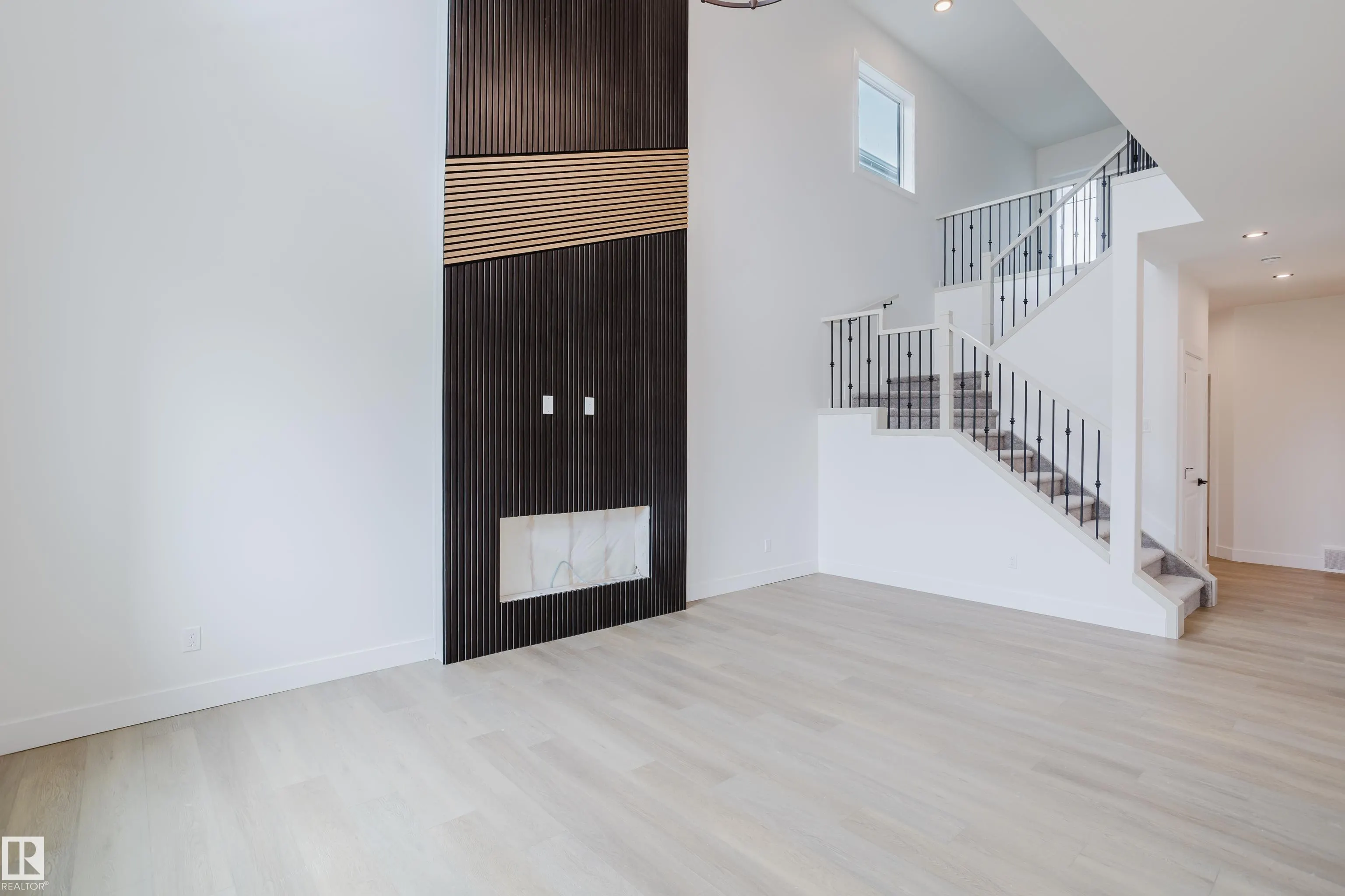 53 RENWYCK Place