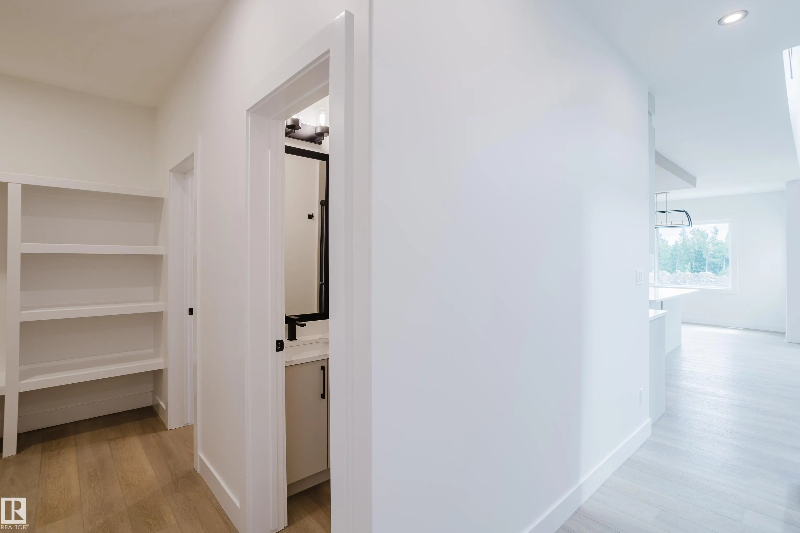 53 RENWYCK Place
