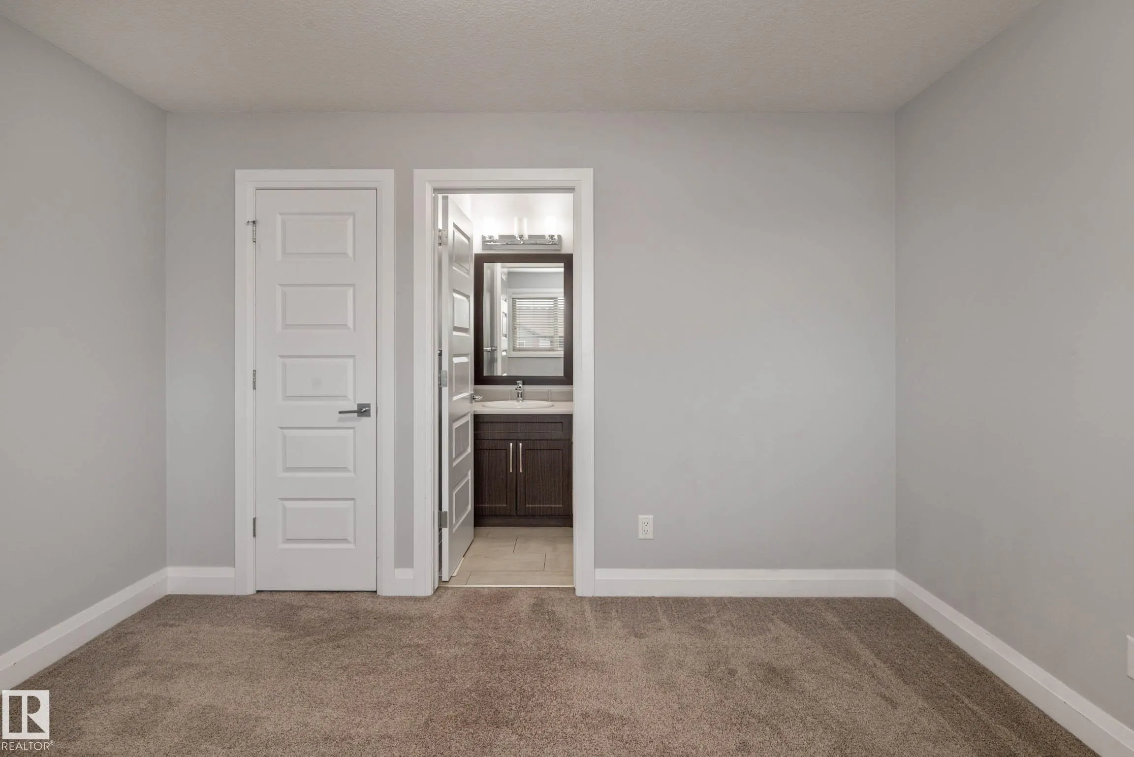 30 GREENBURY Manor