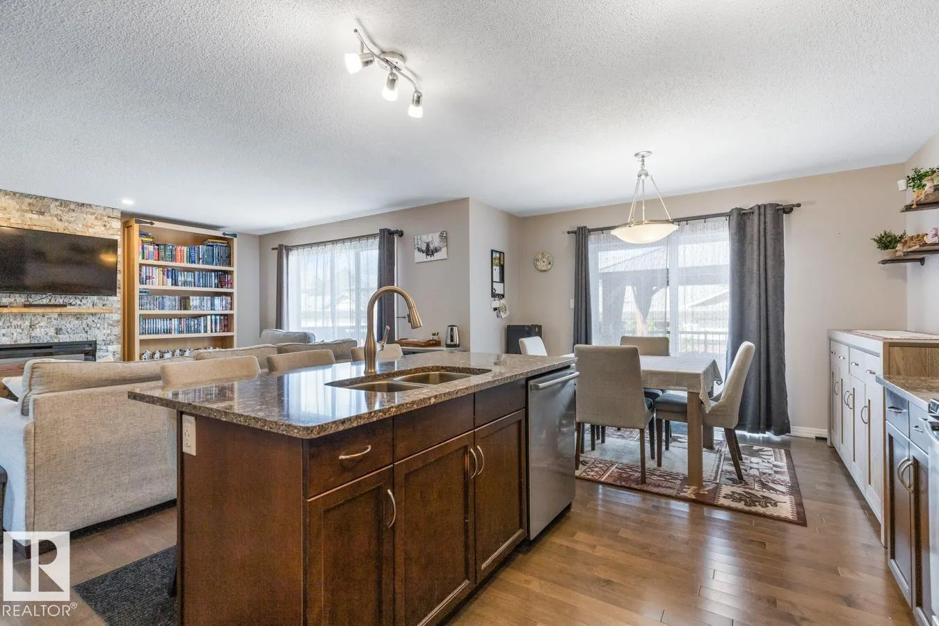 17 MEADOWVIEW Landing