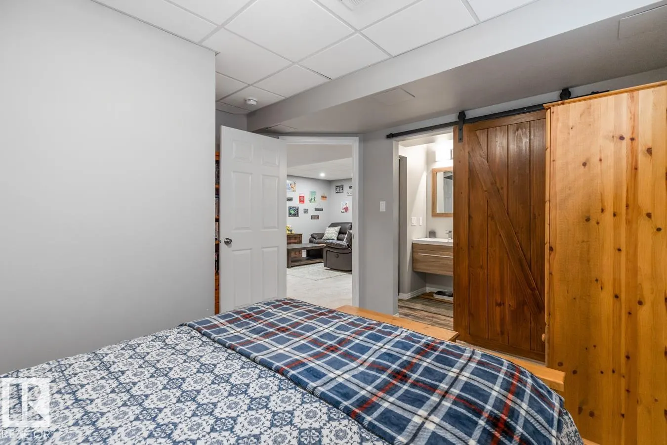 17 MEADOWVIEW Landing