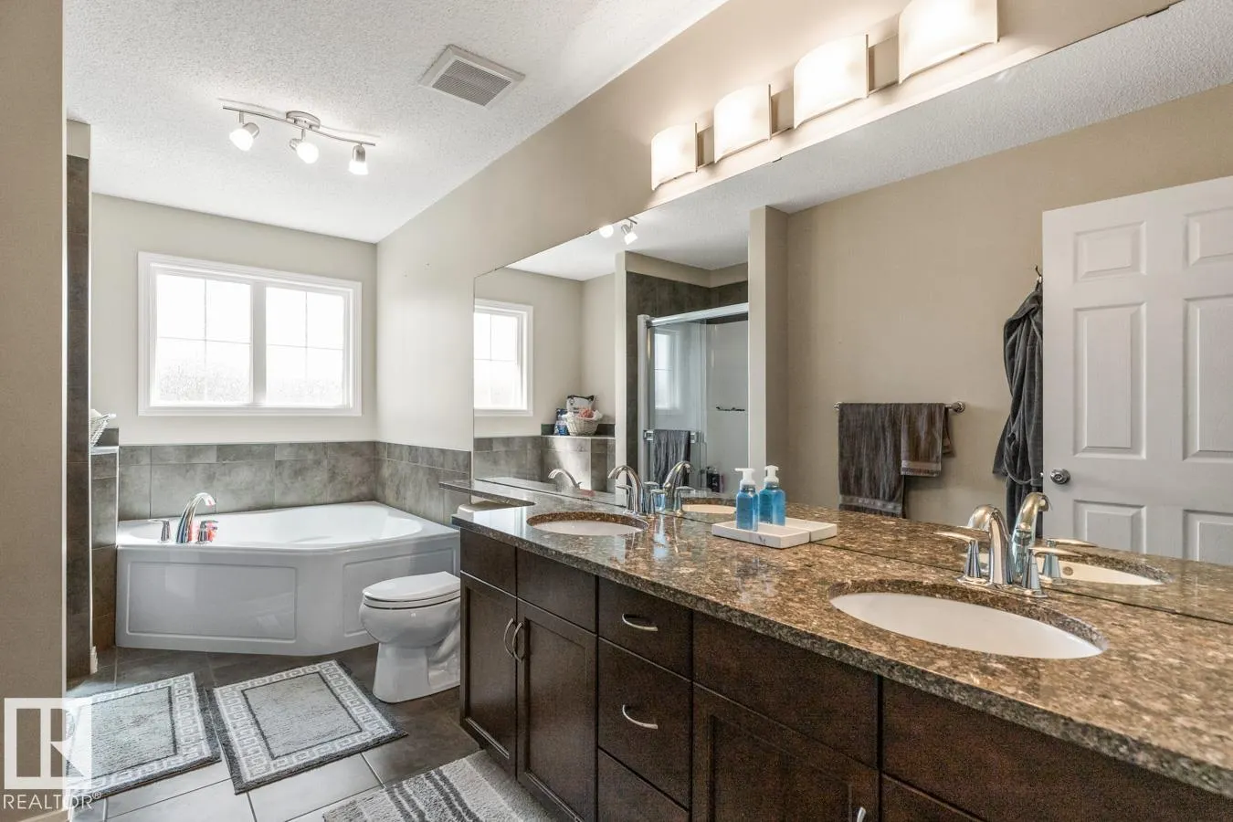 17 MEADOWVIEW Landing