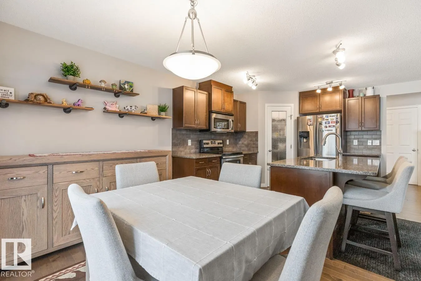 17 MEADOWVIEW Landing