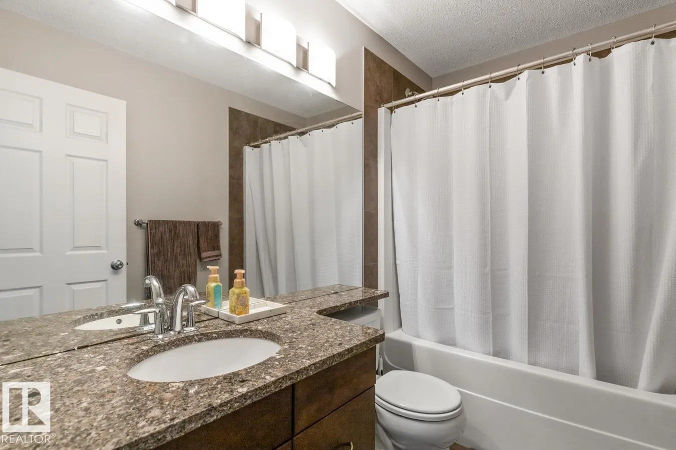 17 MEADOWVIEW Landing