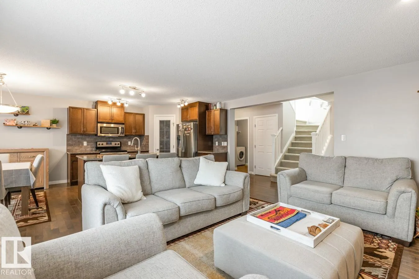 17 MEADOWVIEW Landing