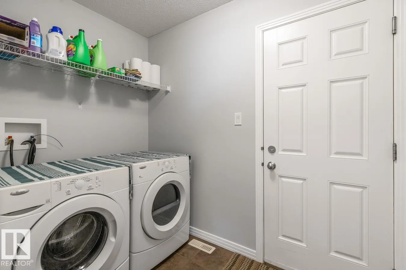17 MEADOWVIEW Landing
