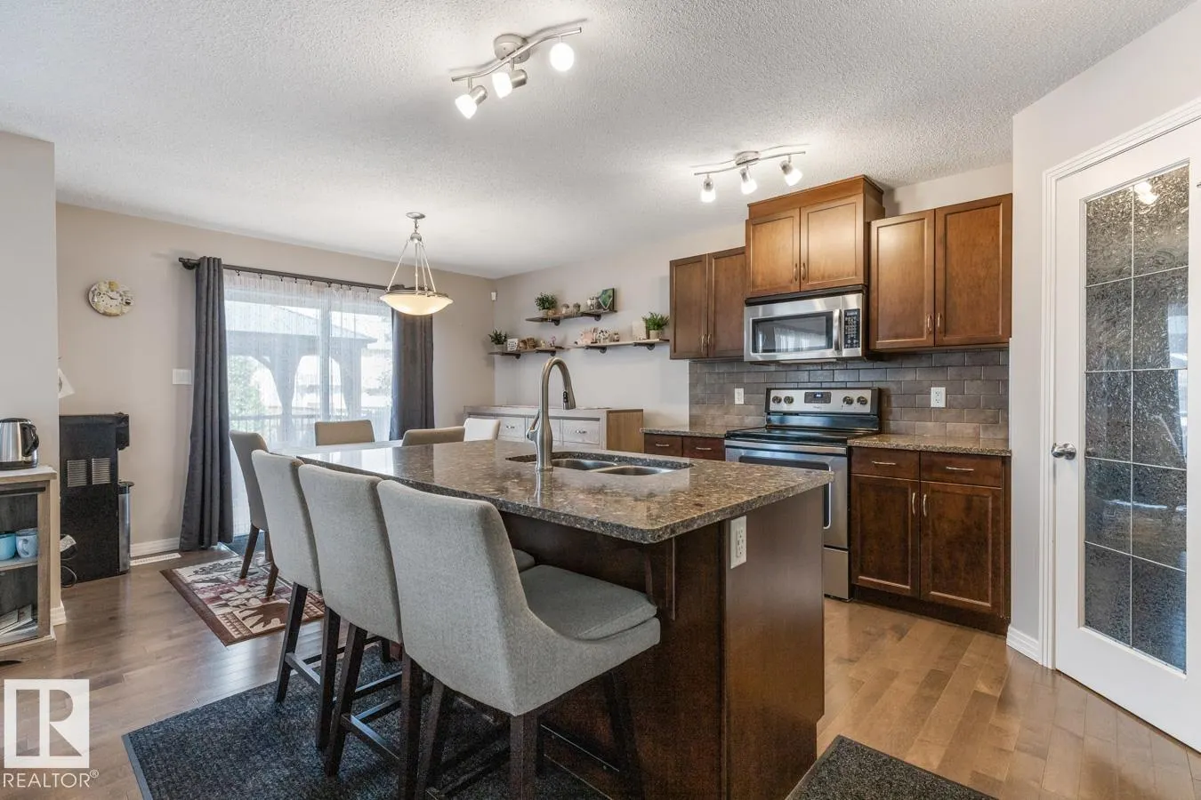 17 MEADOWVIEW Landing