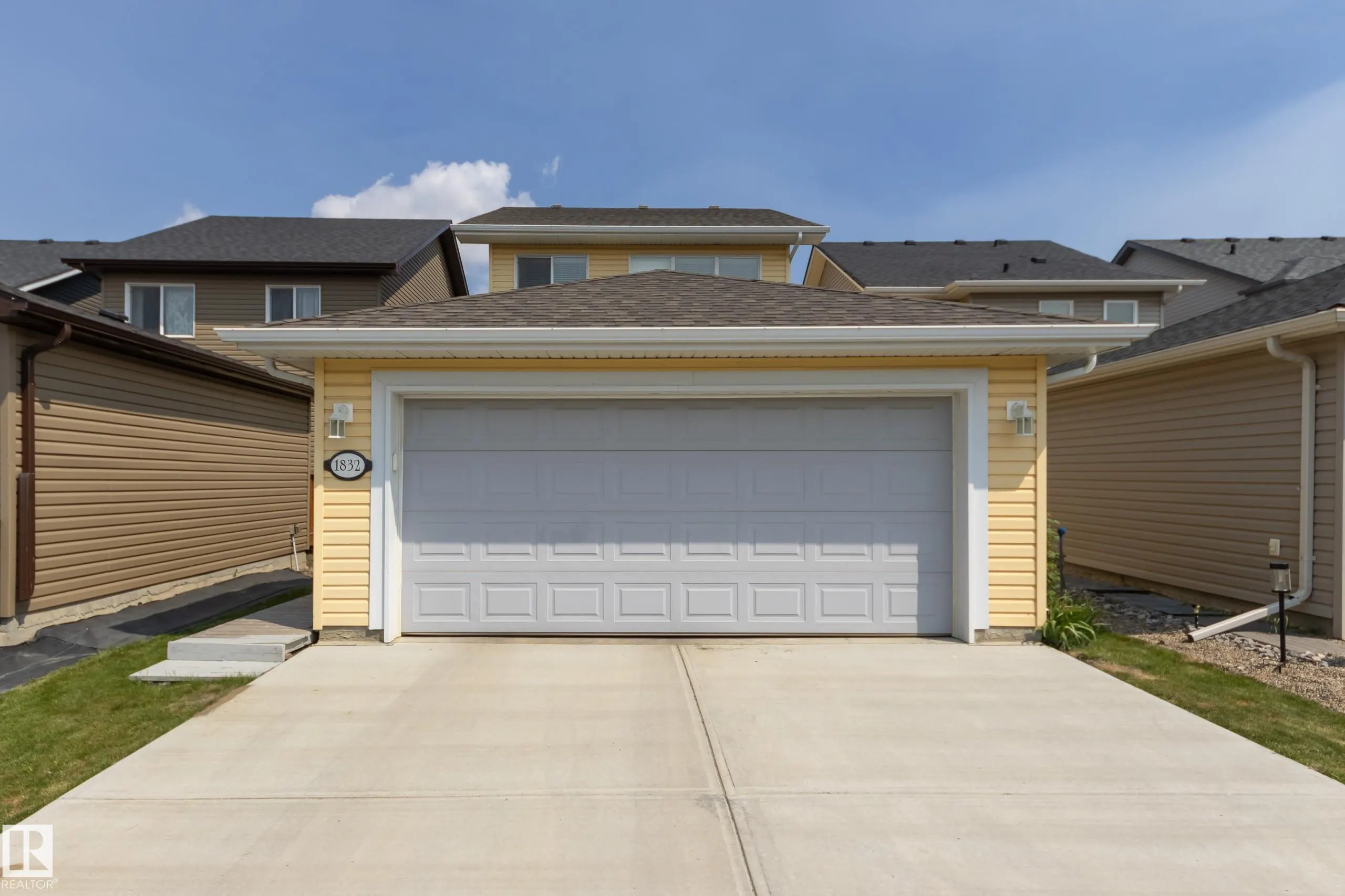 1832 CARRUTHERS Lane