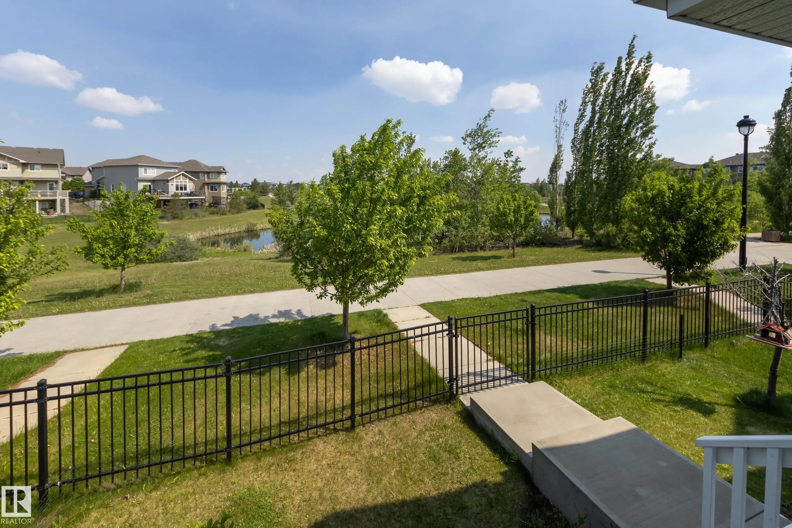 1832 CARRUTHERS Lane