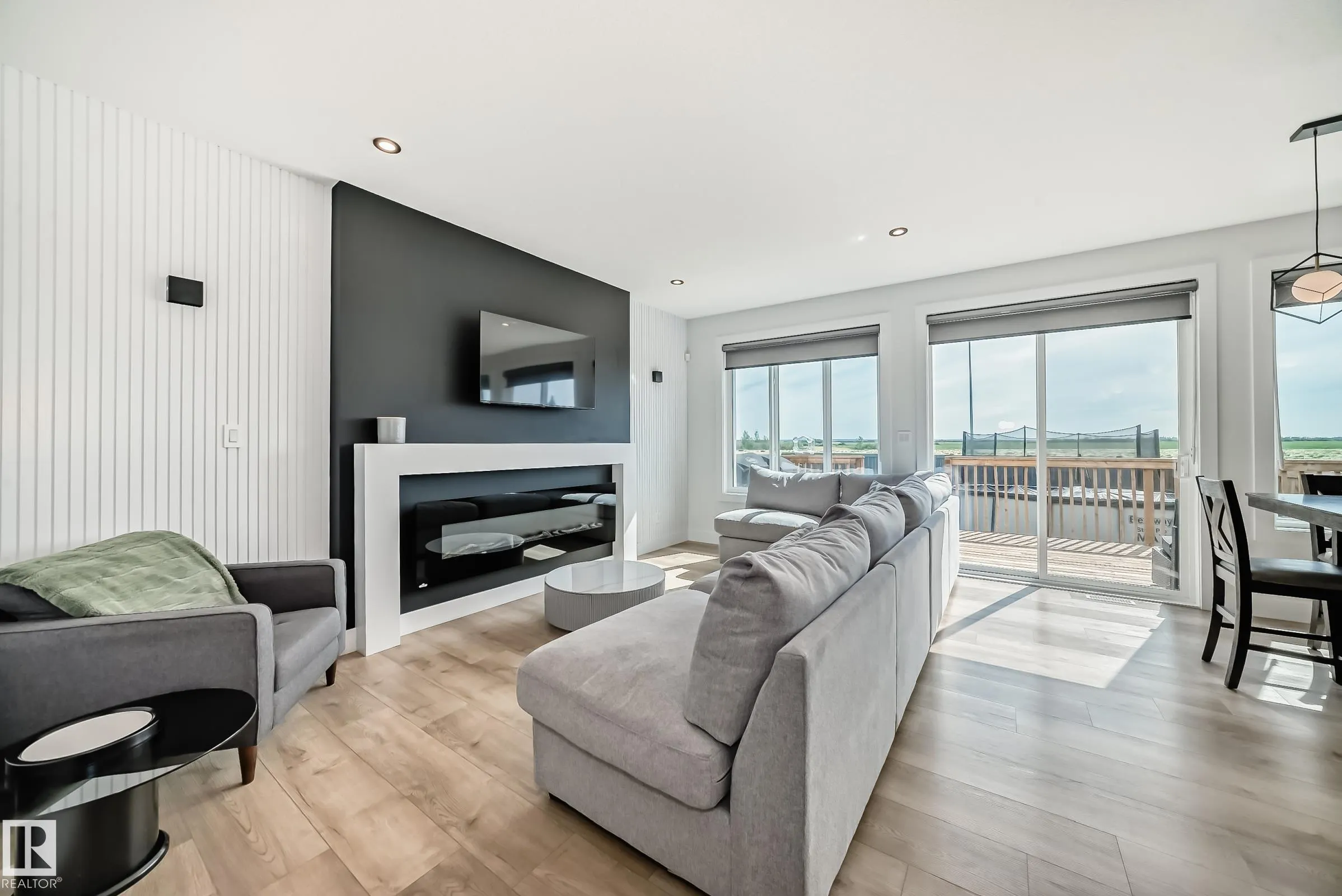 334 MEADOWVIEW Drive