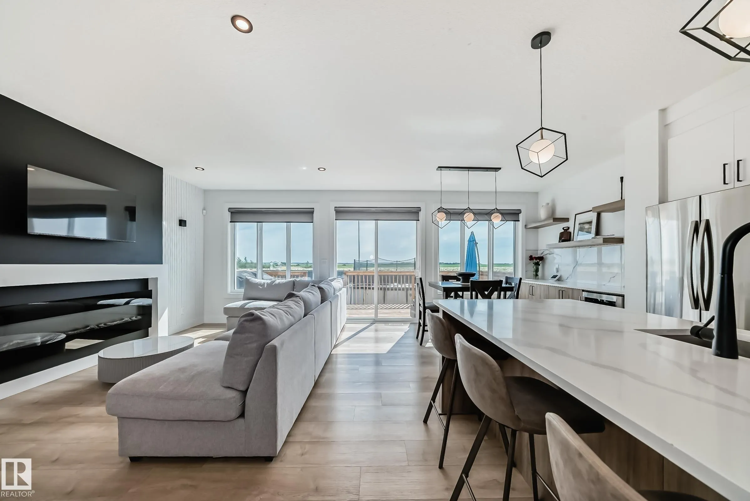 334 MEADOWVIEW Drive
