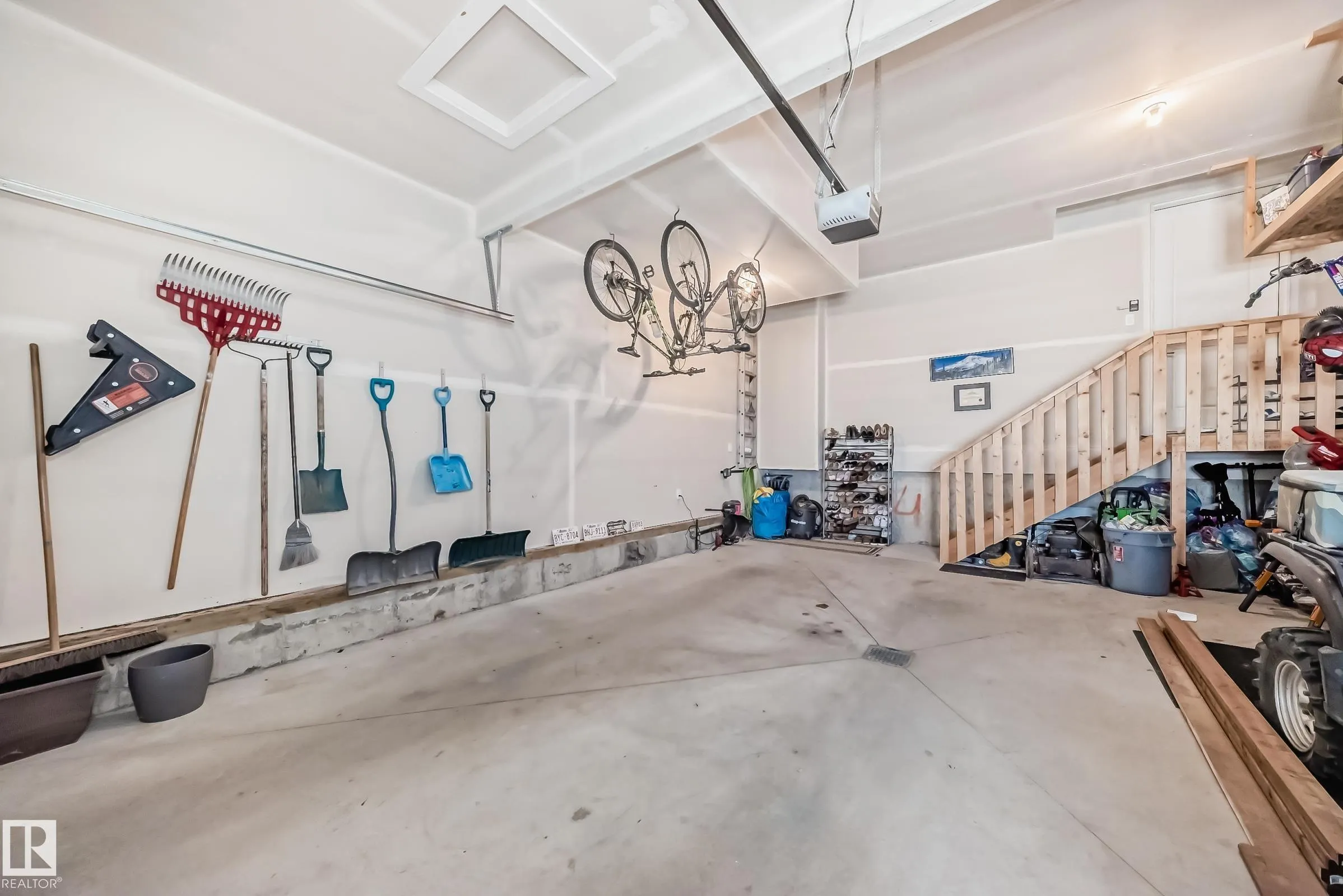 334 MEADOWVIEW Drive