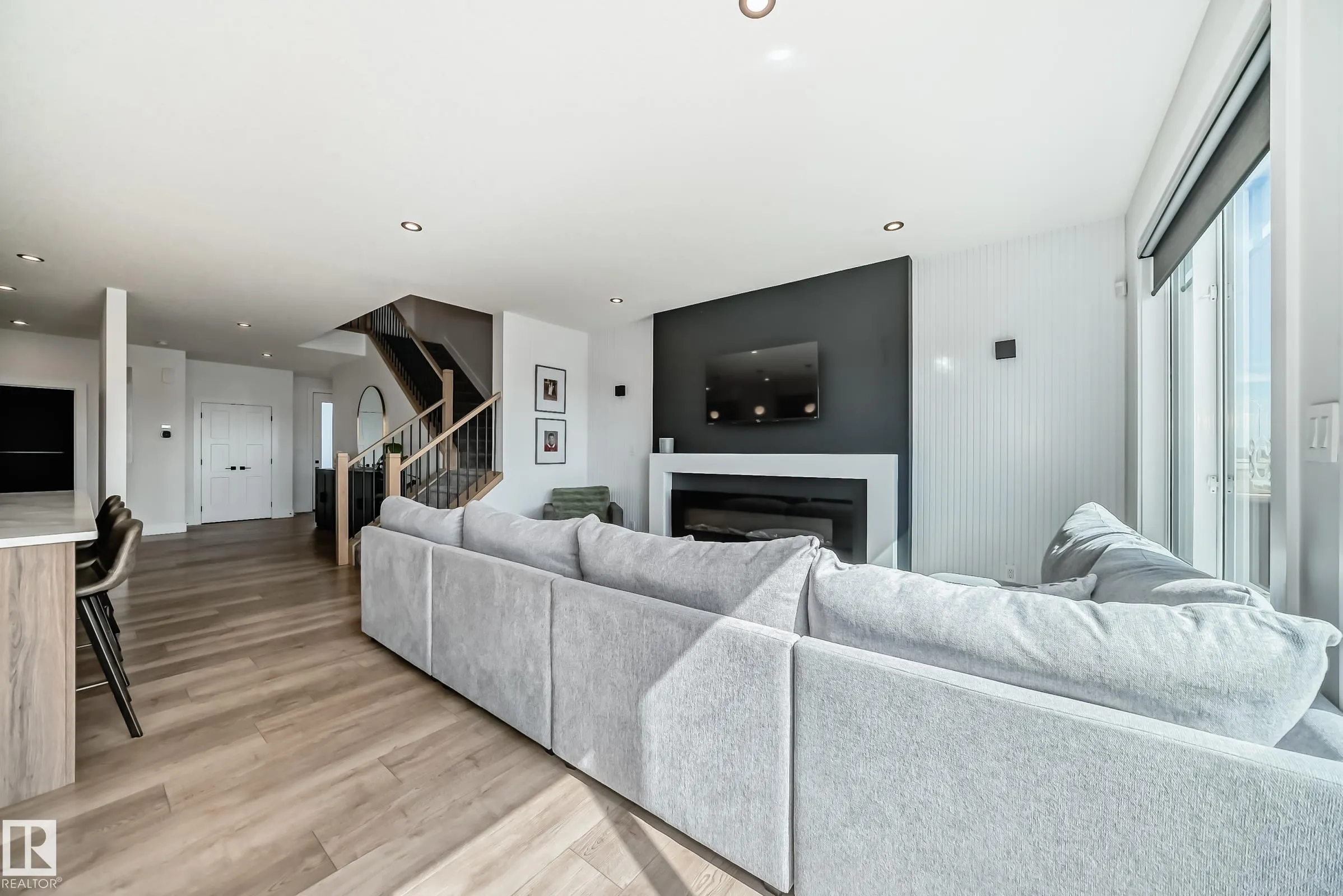 334 MEADOWVIEW Drive