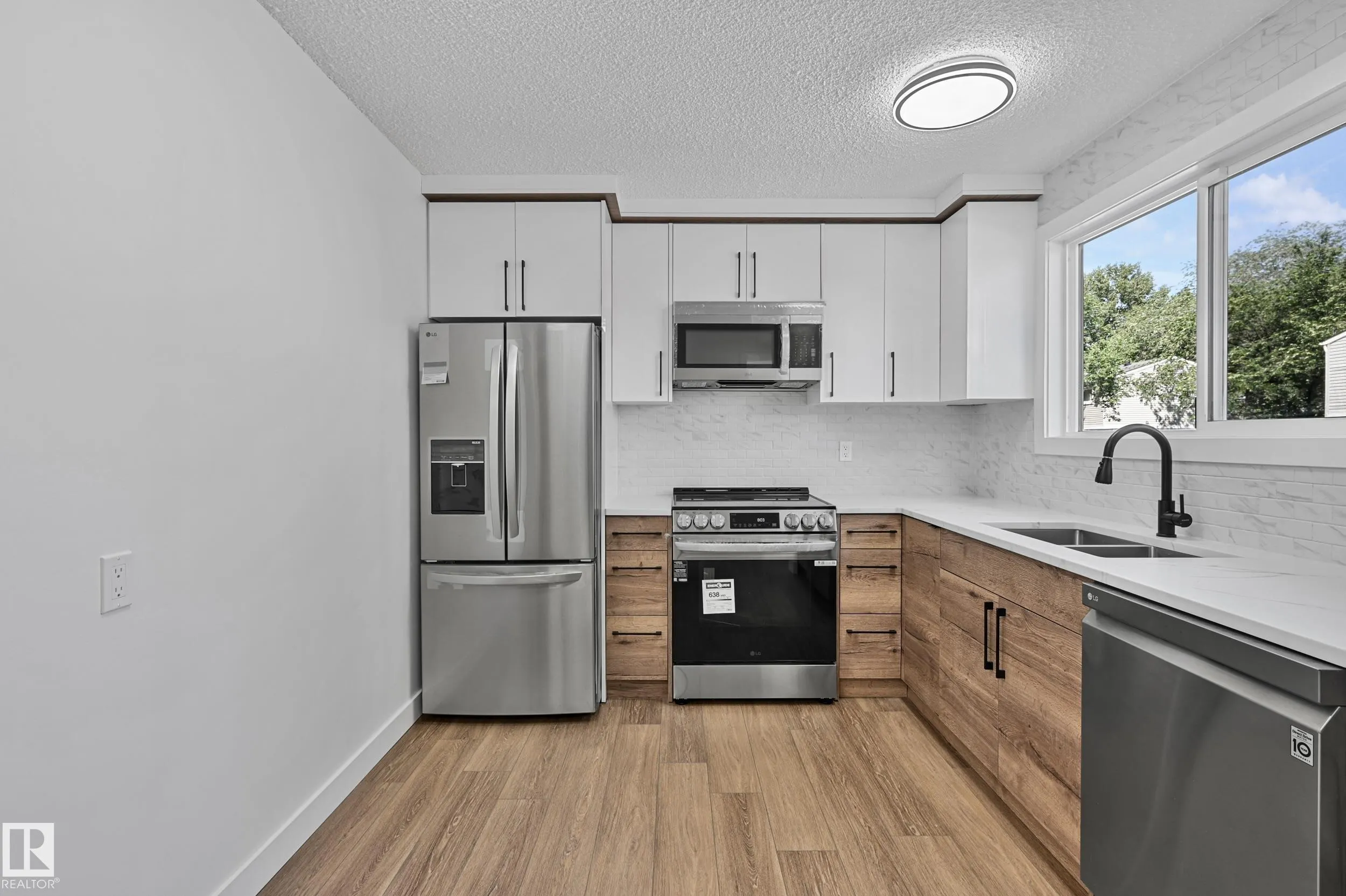 416 HERMITAGE Road