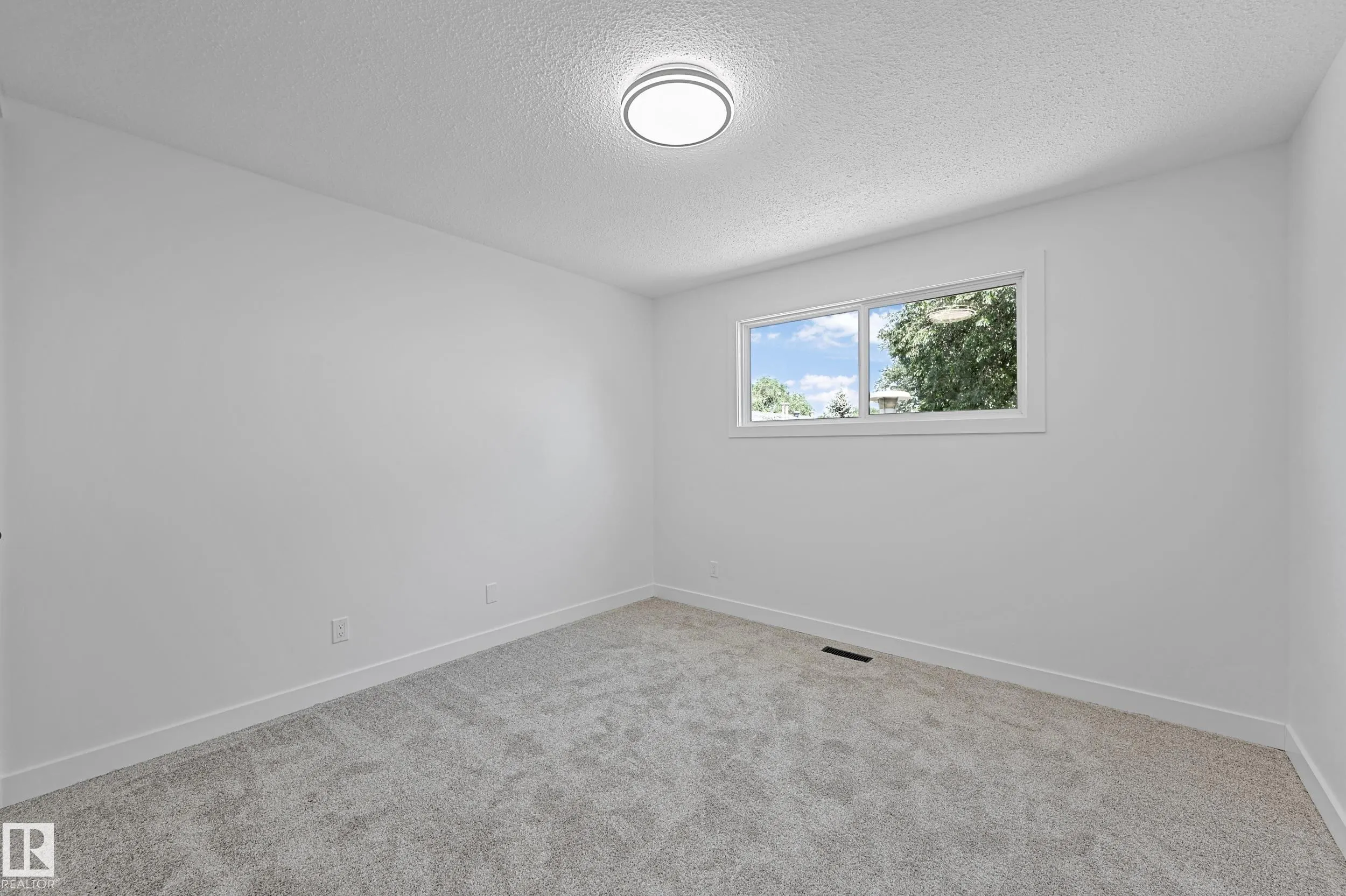 416 HERMITAGE Road