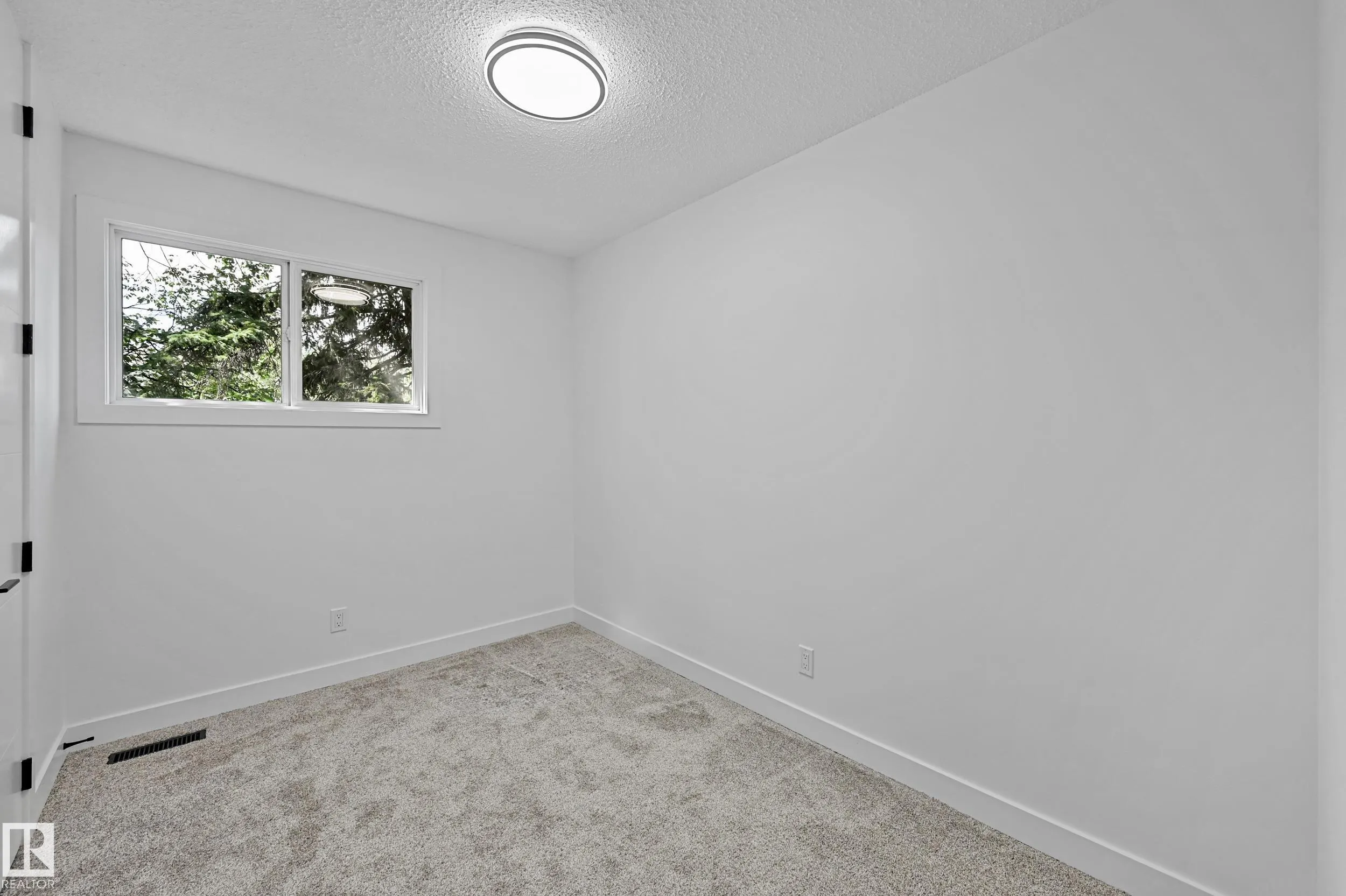 416 HERMITAGE Road