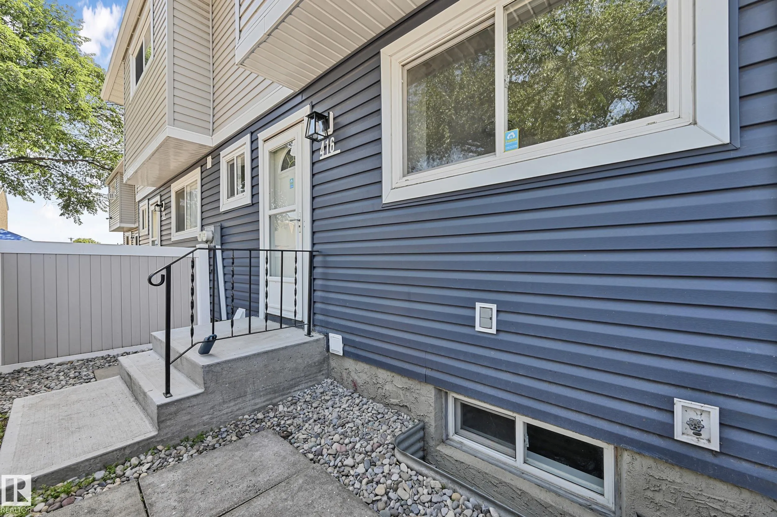 416 HERMITAGE Road