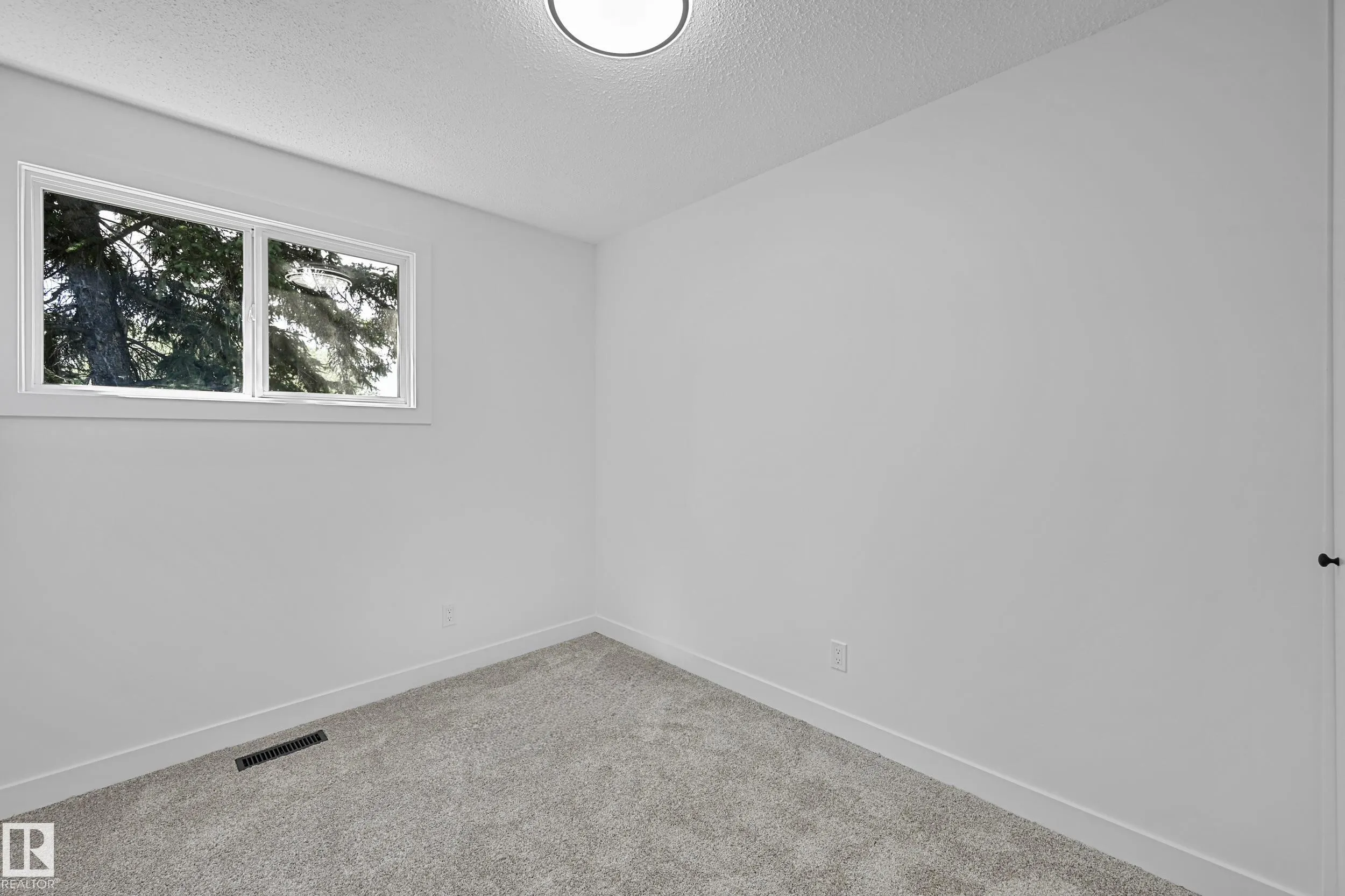 416 HERMITAGE Road