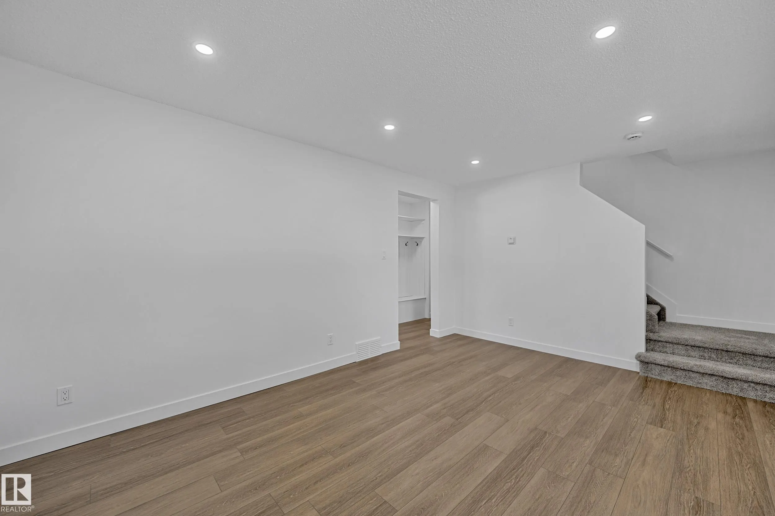 416 HERMITAGE Road